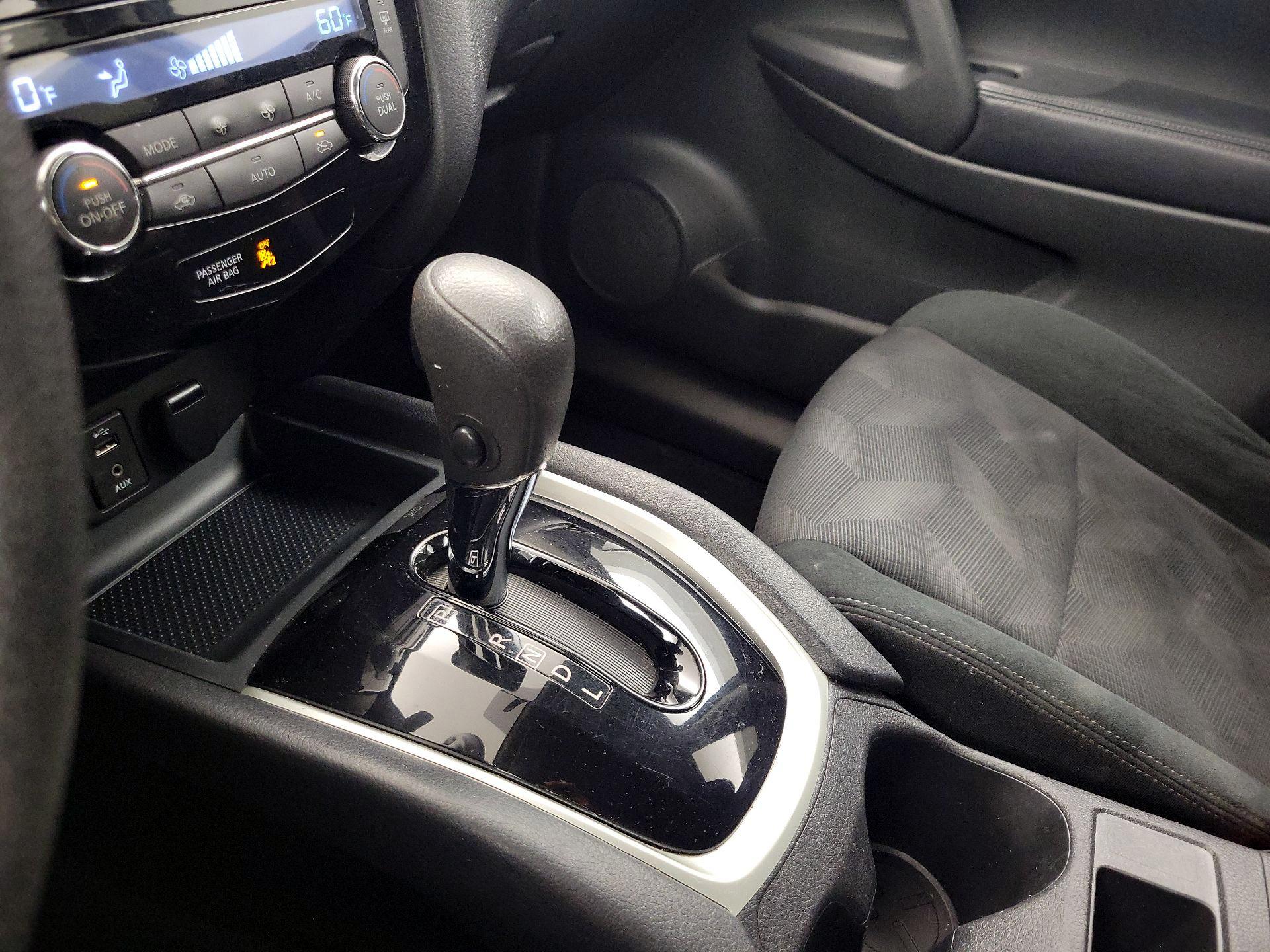 Thumbnail: 2016 Nissan Rogue - 17