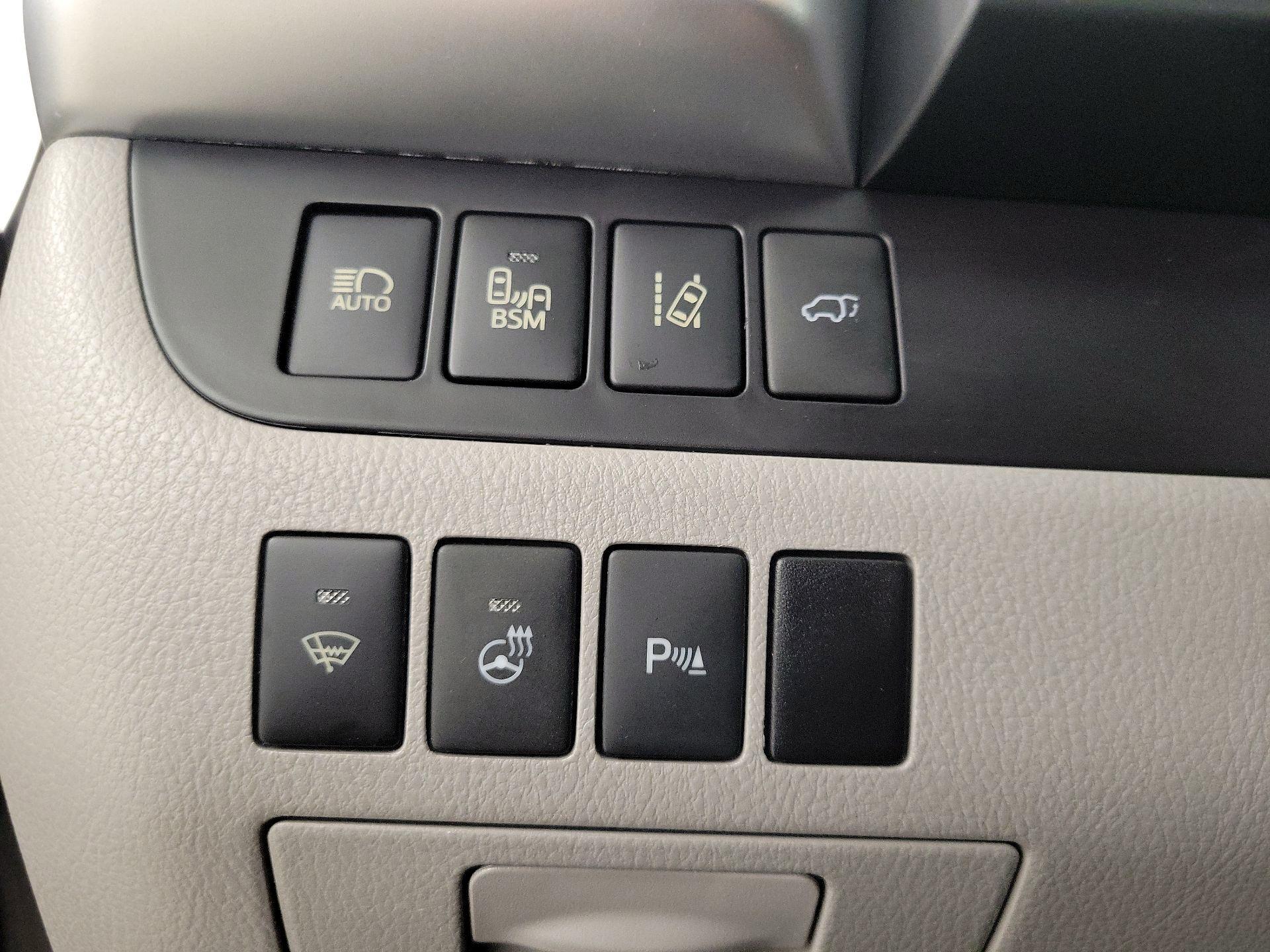 Thumbnail: 2016 Toyota Highlander - 13