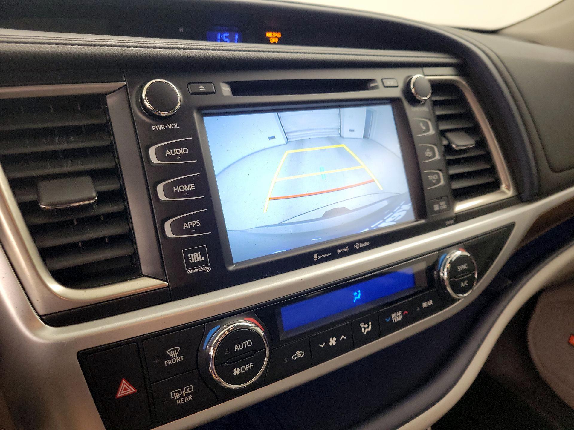 Thumbnail: 2016 Toyota Highlander - 14