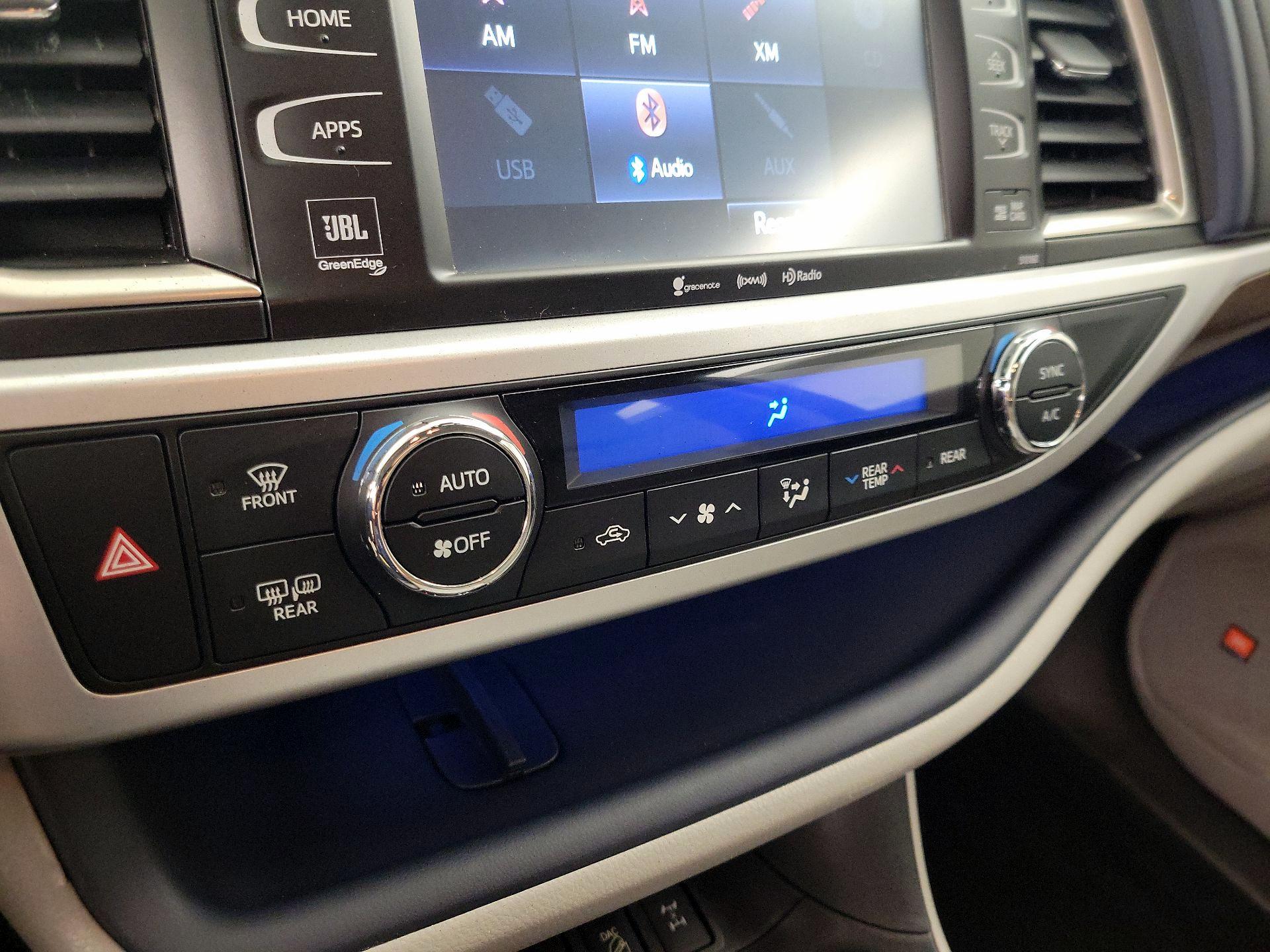 Thumbnail: 2016 Toyota Highlander - 16