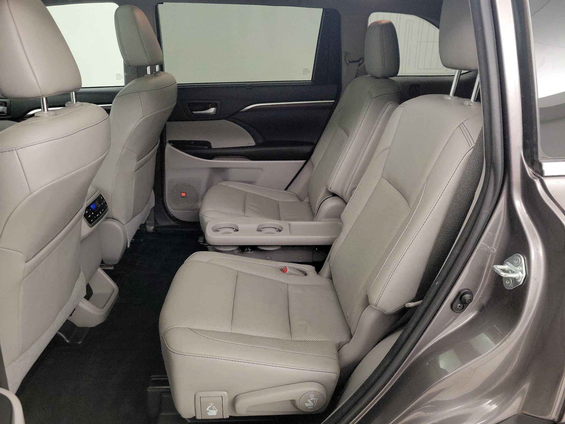 Thumbnail: 2016 Toyota Highlander - 20