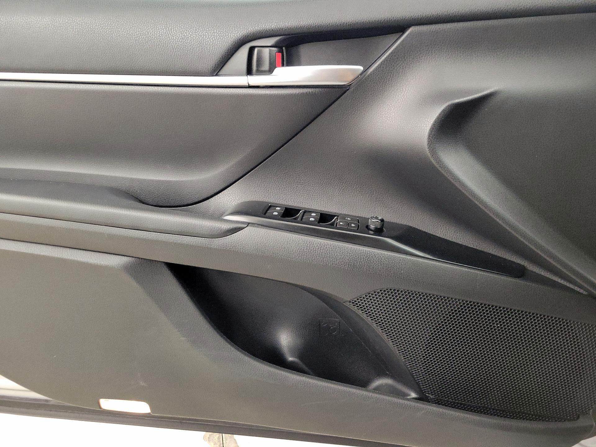 Thumbnail: 2019 Toyota Camry - 12