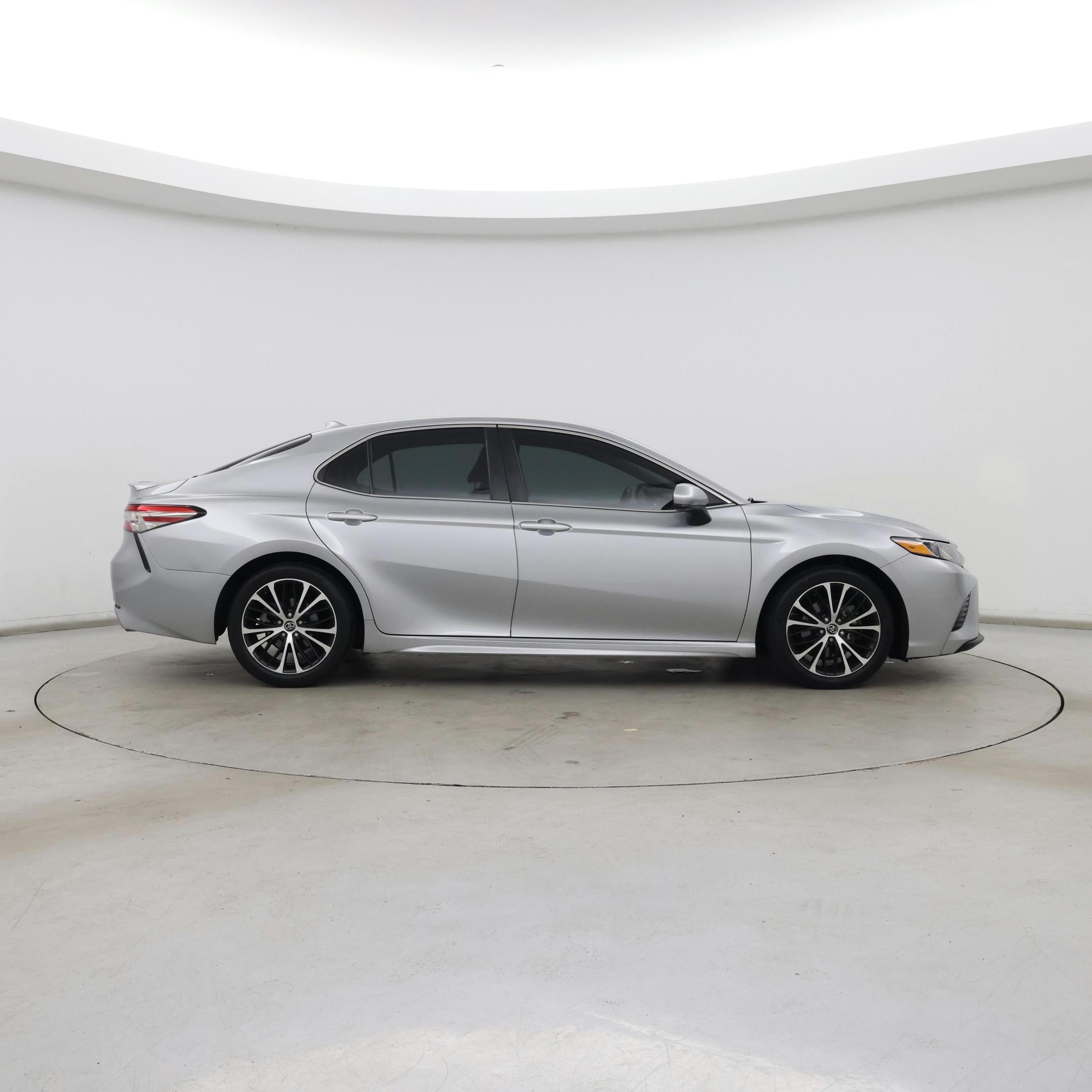 Thumbnail: 2019 Toyota Camry - 7