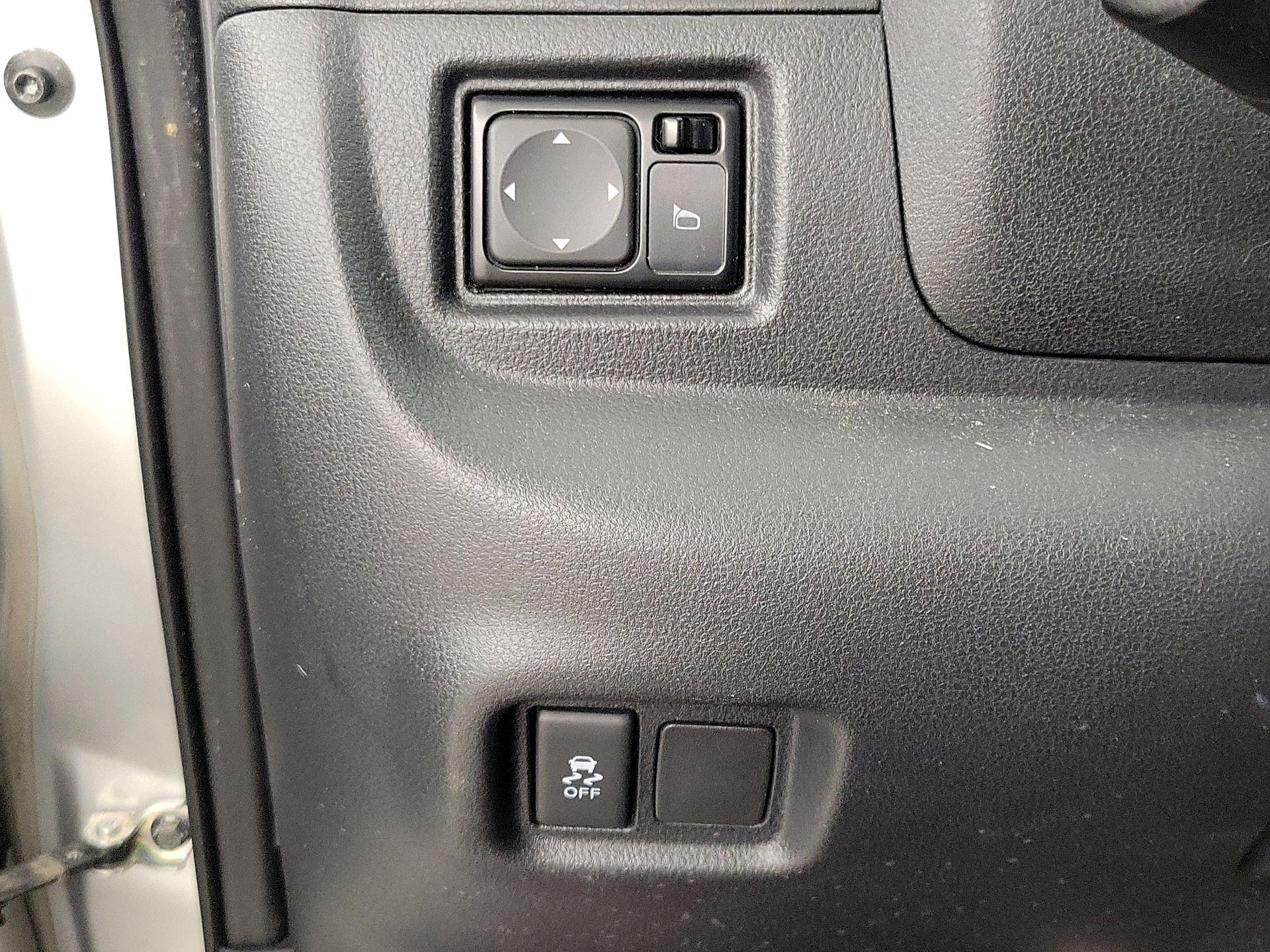 Thumbnail: 2015 Nissan Versa Note - 13