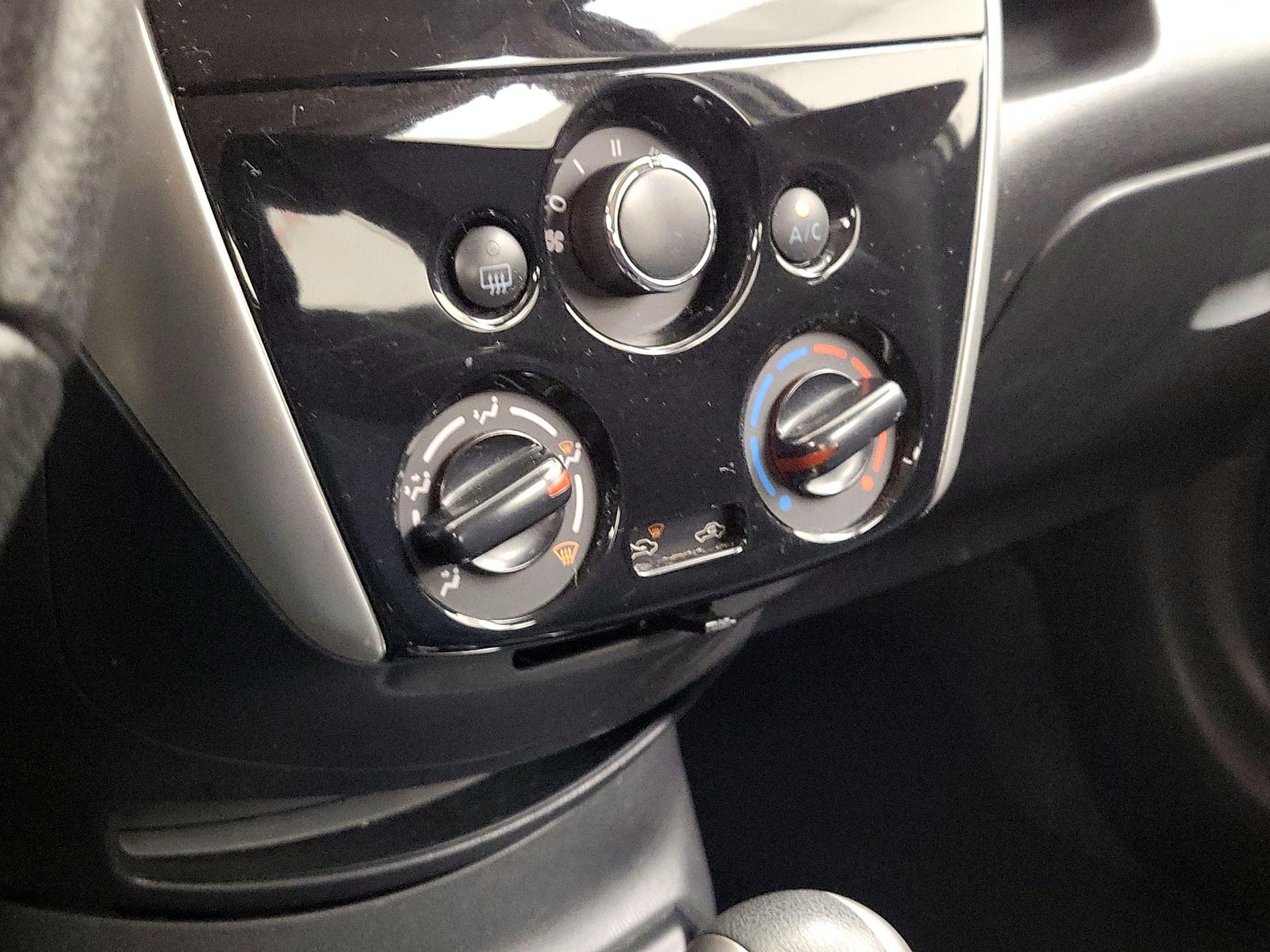 Thumbnail: 2015 Nissan Versa Note - 15