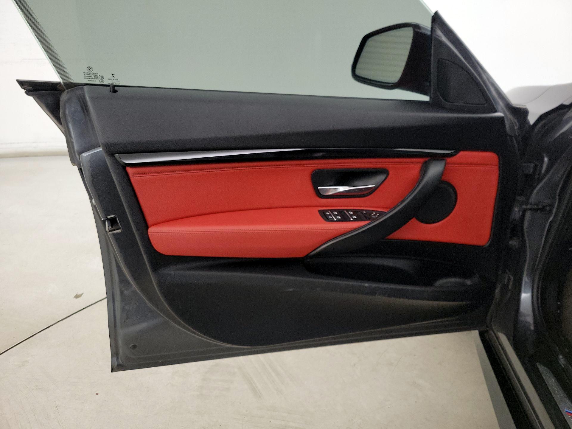 Thumbnail: 2017 BMW 3 Series - 12