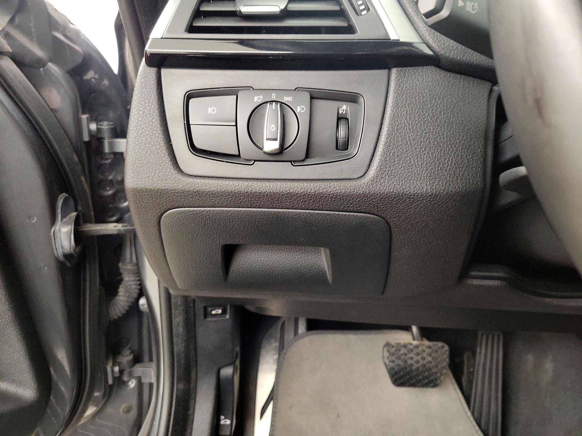 Thumbnail: 2017 BMW 3 Series - 13