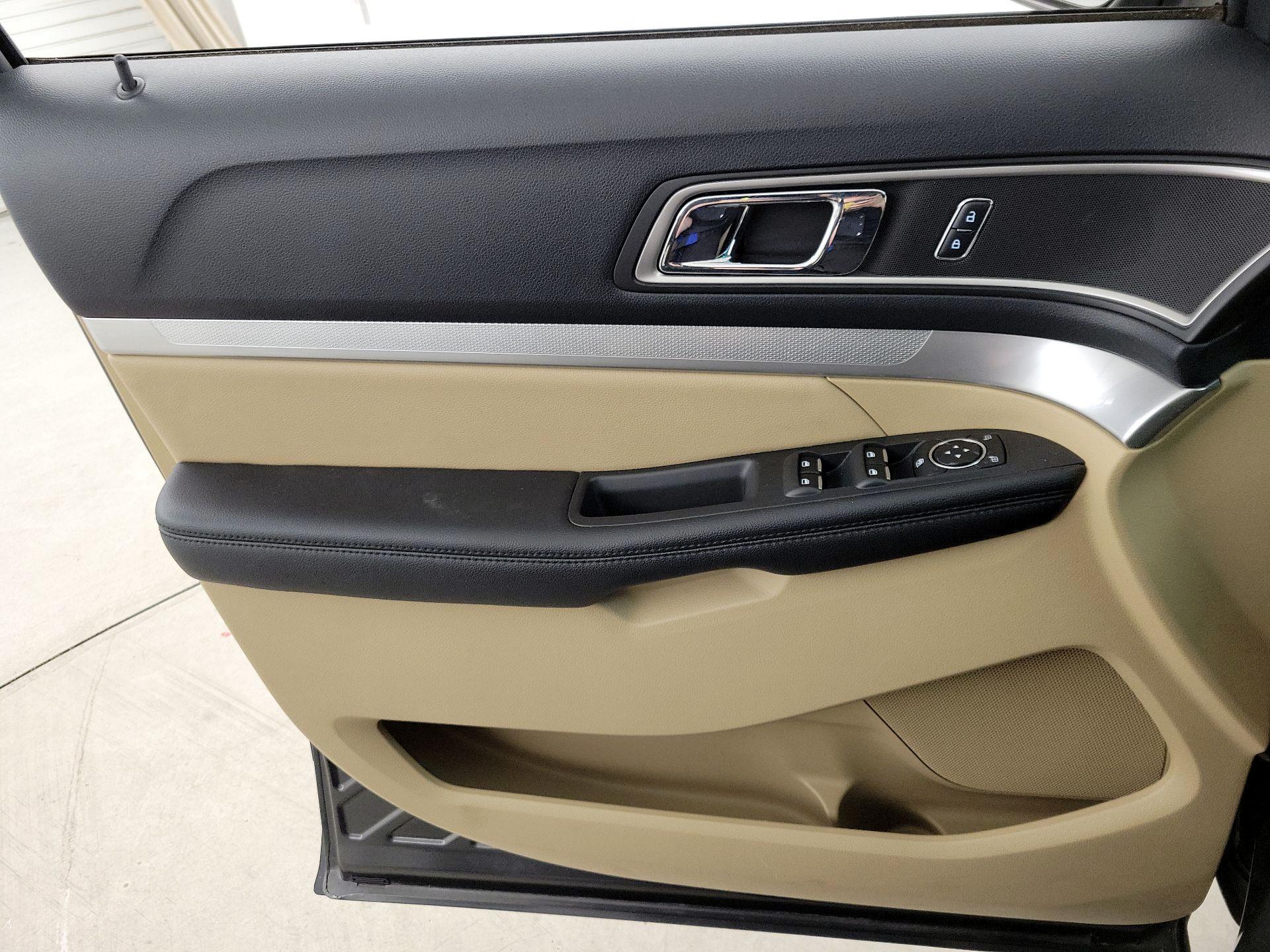 Thumbnail: 2016 Ford Explorer - 12