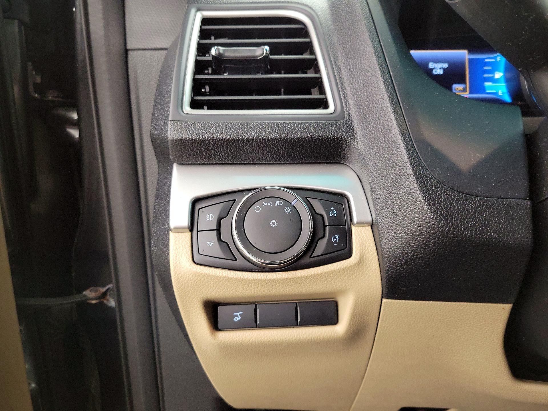 Thumbnail: 2016 Ford Explorer - 13