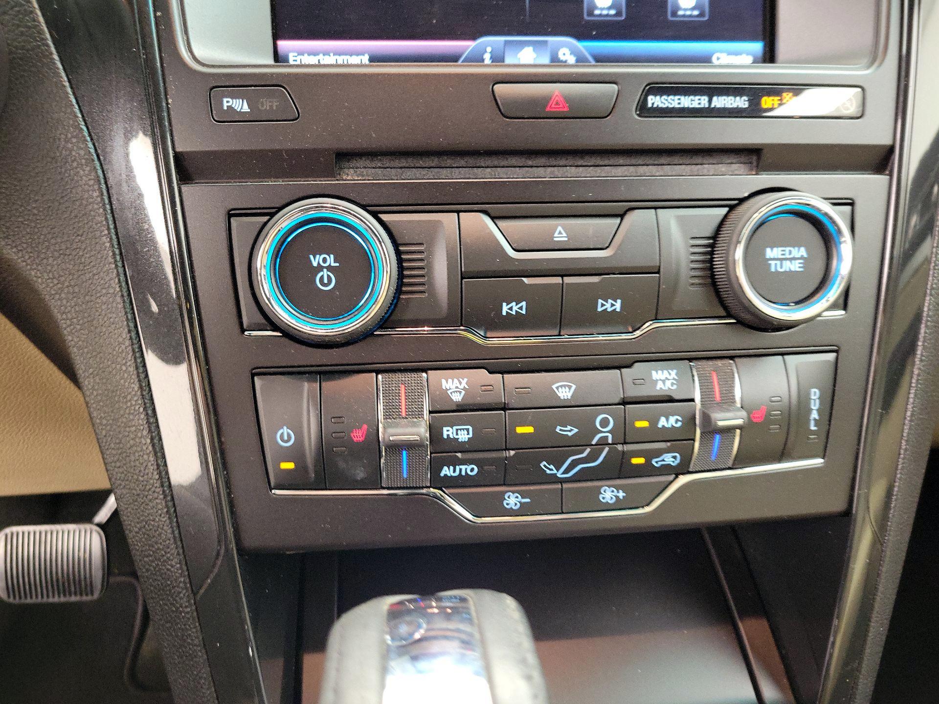 Thumbnail: 2016 Ford Explorer - 17