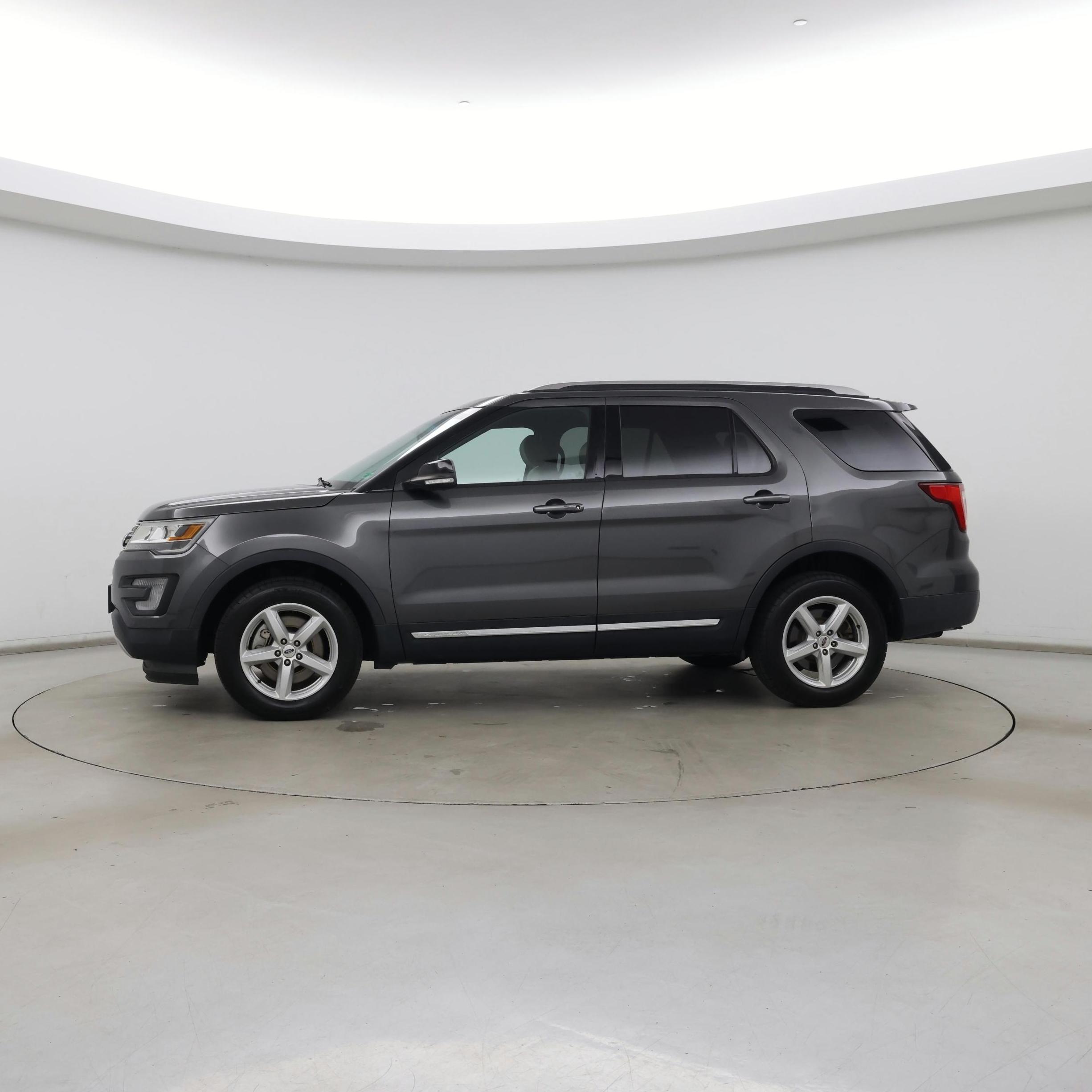 Thumbnail: 2016 Ford Explorer - 3