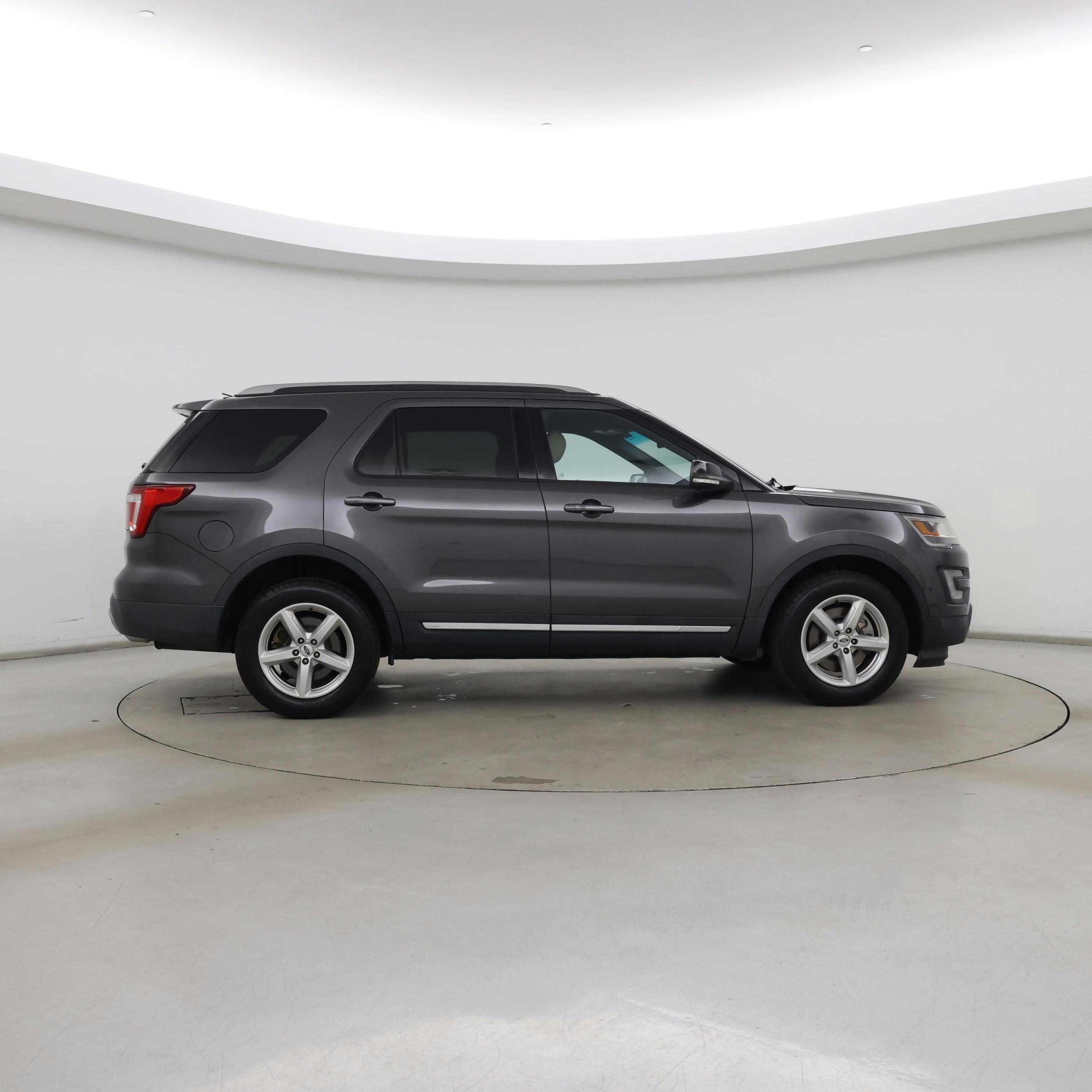 Thumbnail: 2016 Ford Explorer - 7