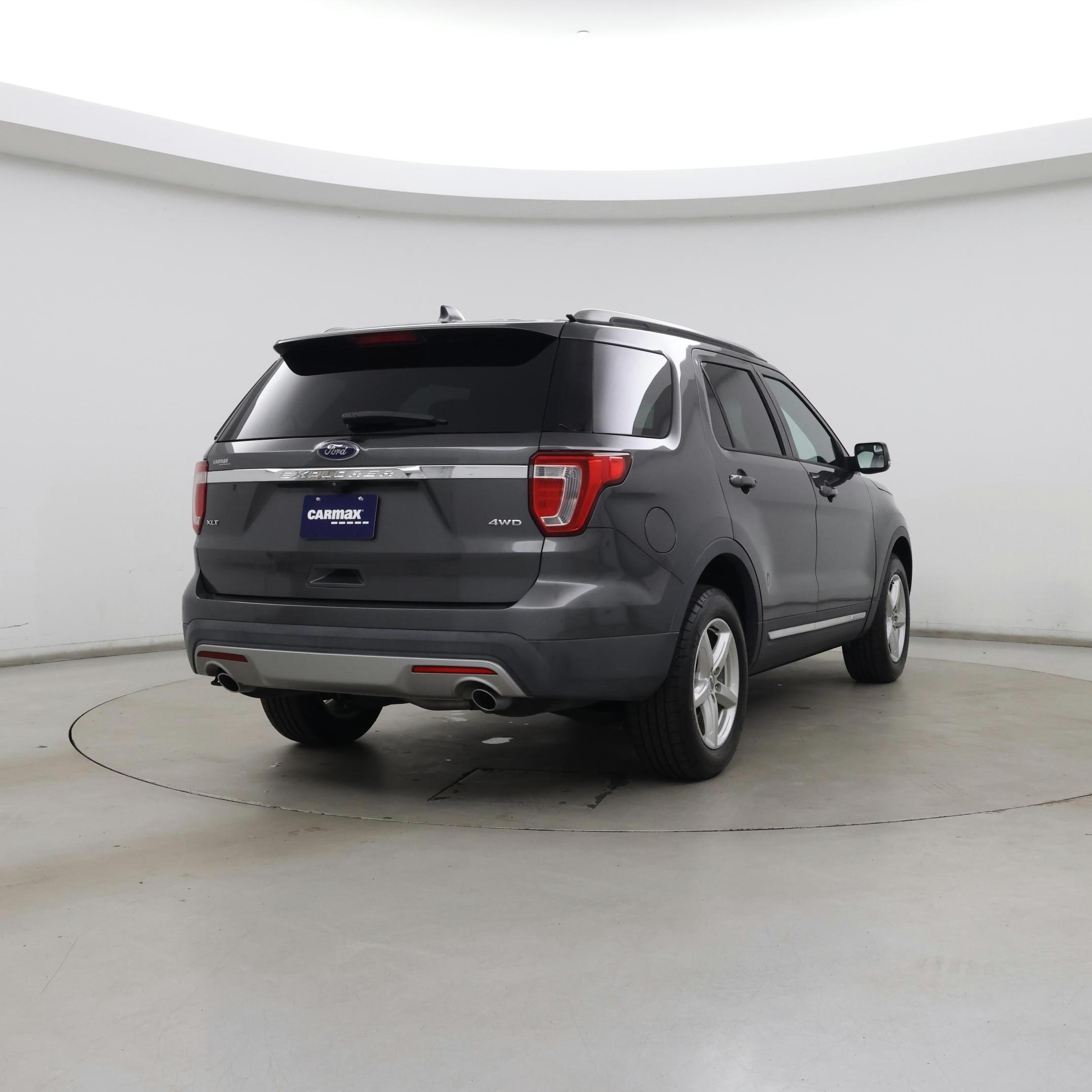 Thumbnail: 2016 Ford Explorer - 8