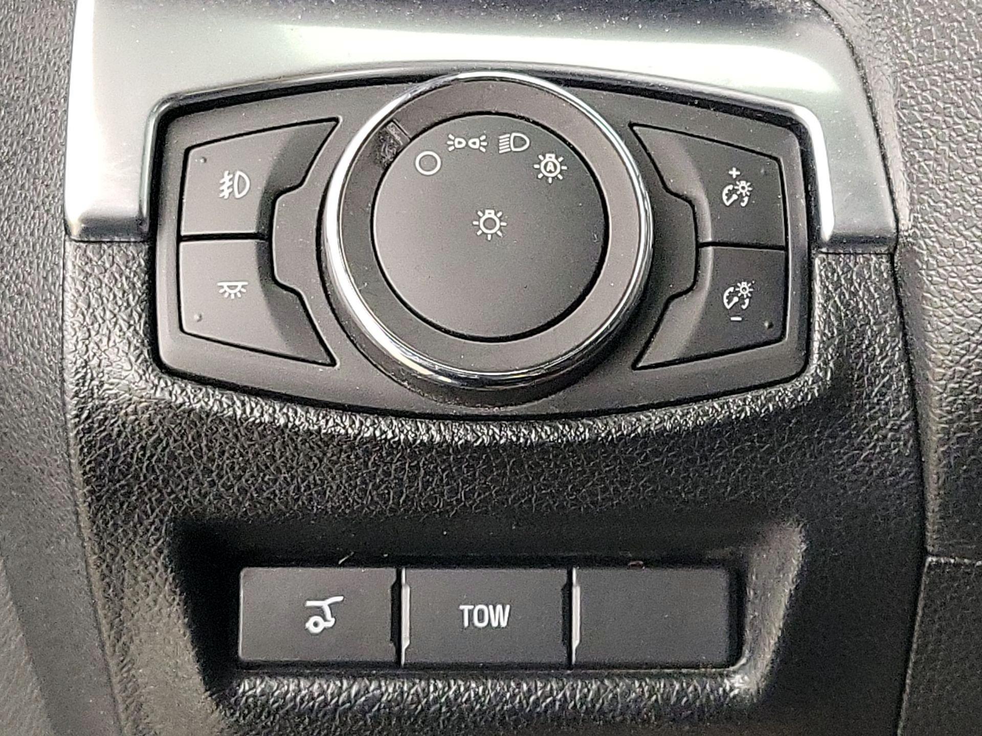 Thumbnail: 2019 Ford Explorer - 13