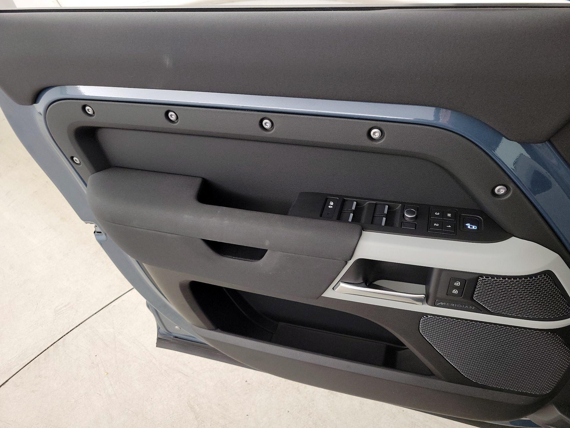 Thumbnail: 2020 Land Rover Defender - 12
