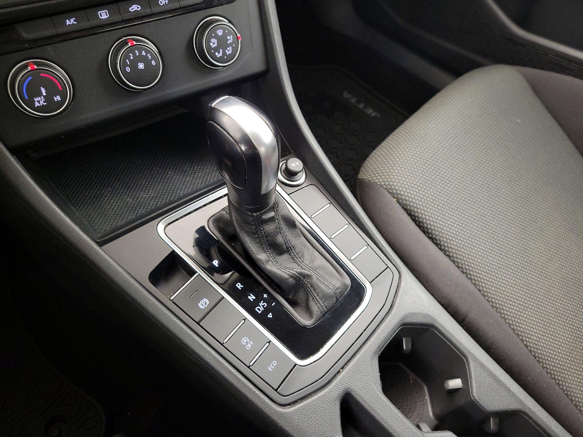 Thumbnail: 2019 Volkswagen Jetta - 17