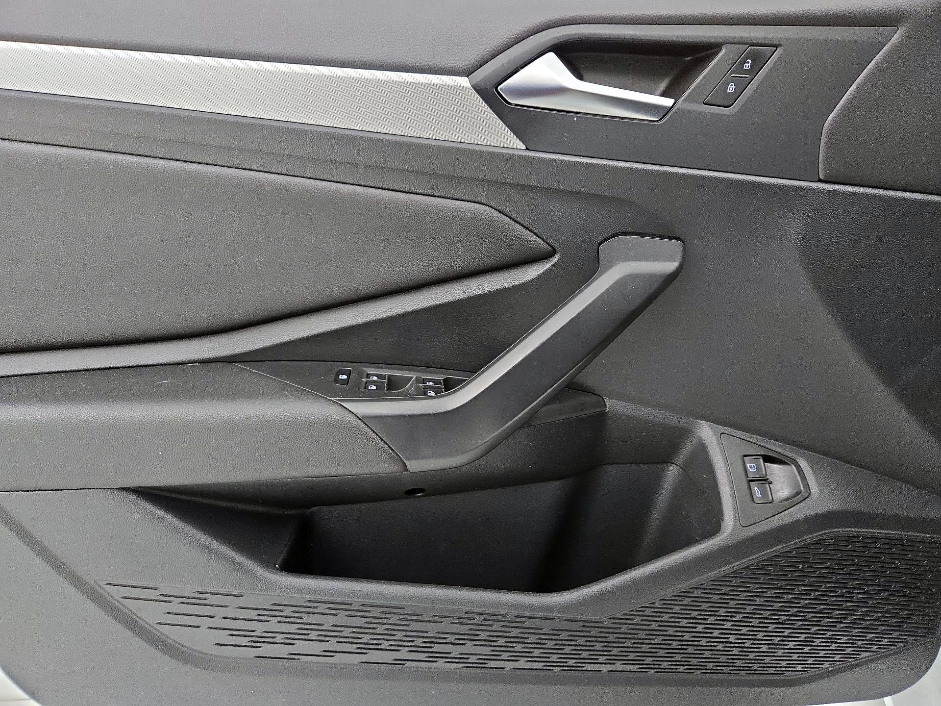 Thumbnail: 2021 Volkswagen Jetta - 12