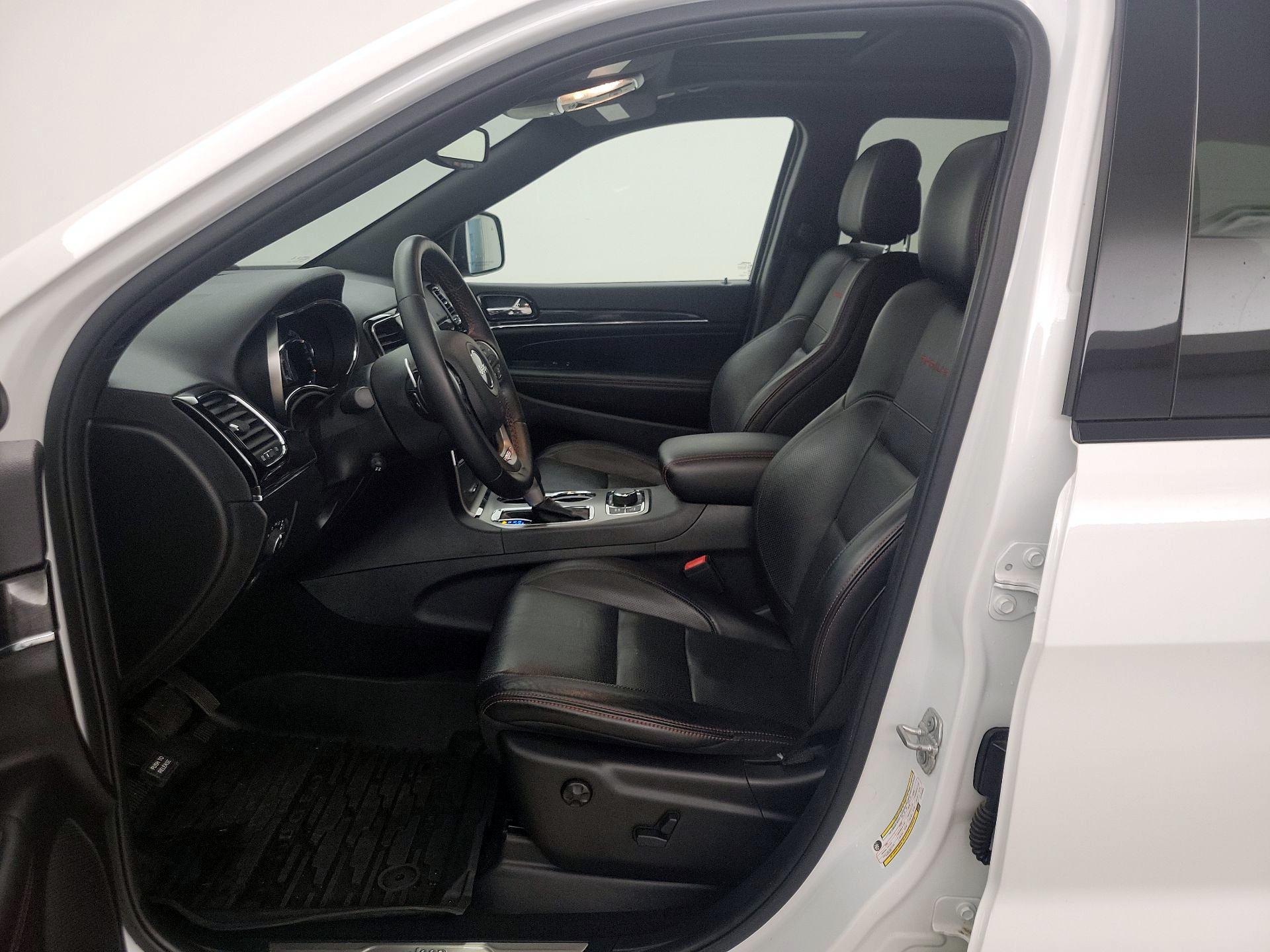 Thumbnail: 2020 Jeep Grand Cherokee - 11