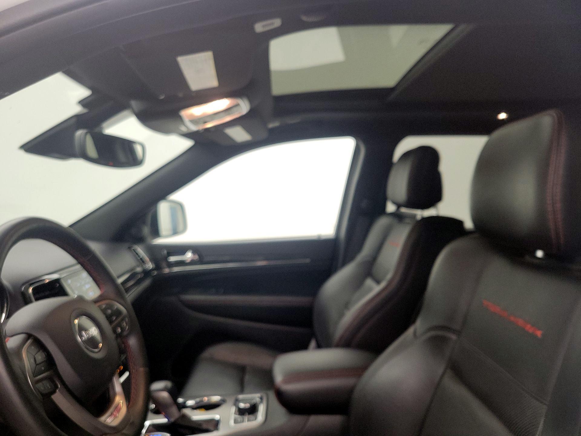 Thumbnail: 2020 Jeep Grand Cherokee - 20