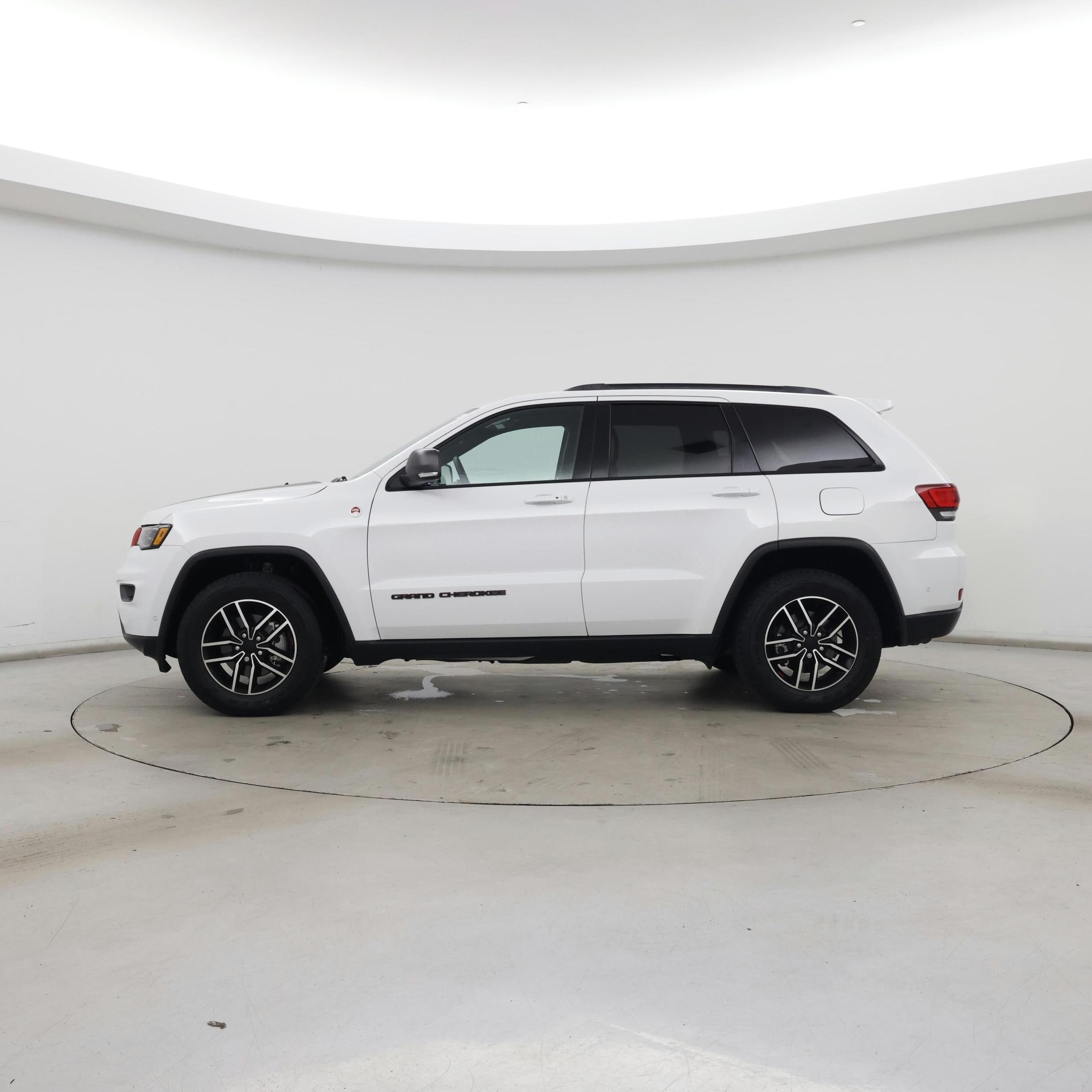 Thumbnail: 2020 Jeep Grand Cherokee - 3