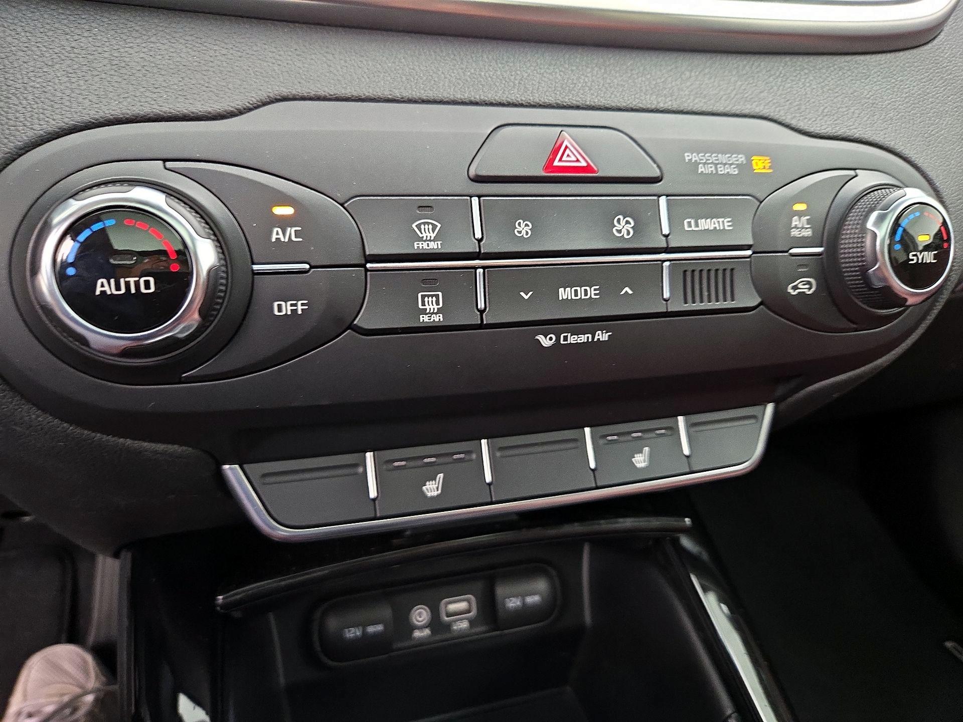 Thumbnail: 2017 Kia Sorento - 17