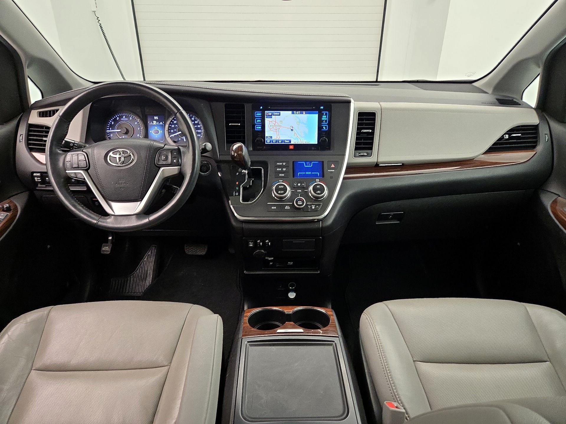Thumbnail: 2015 Toyota Sienna - 9