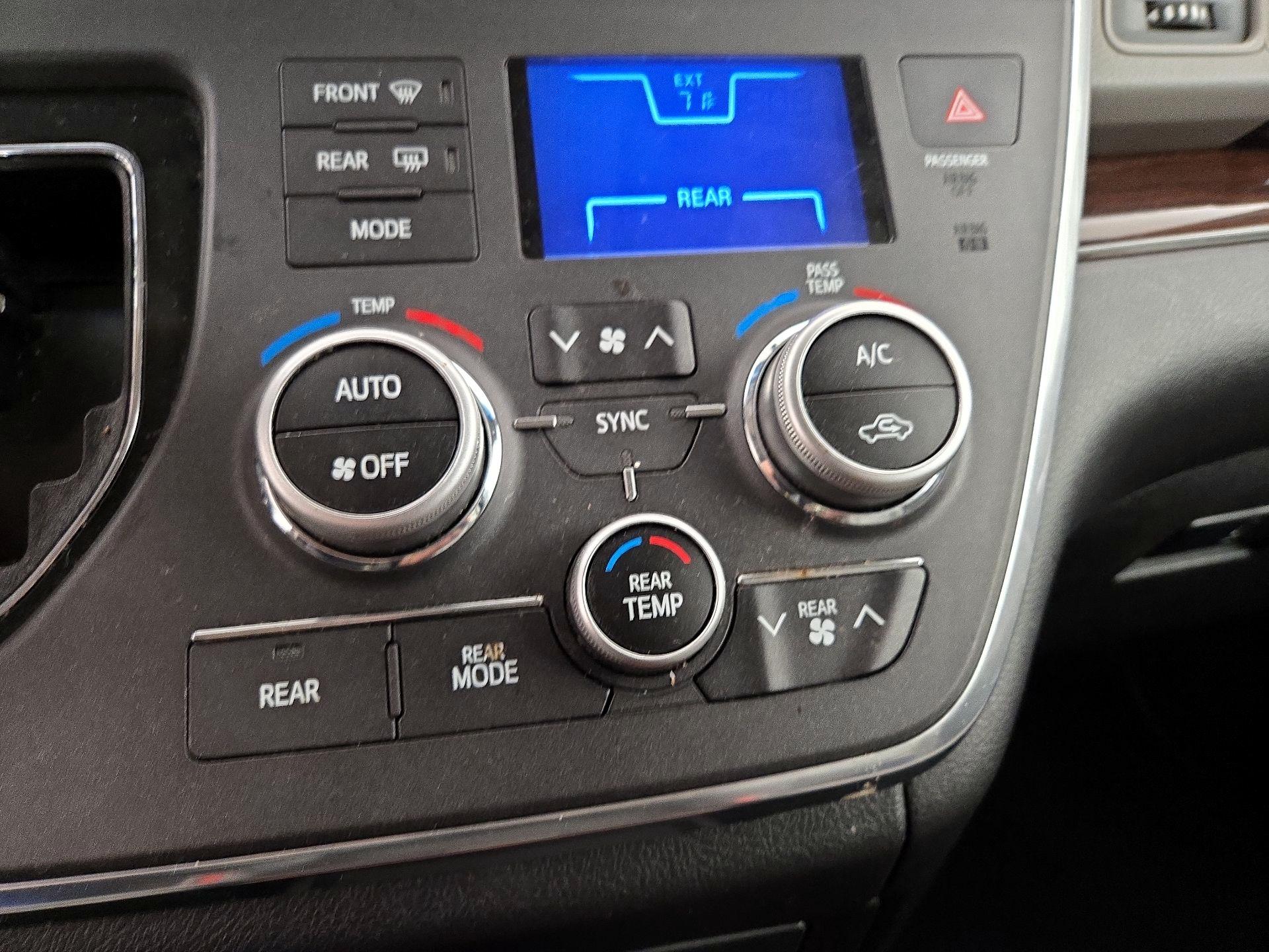 Thumbnail: 2015 Toyota Sienna - 17