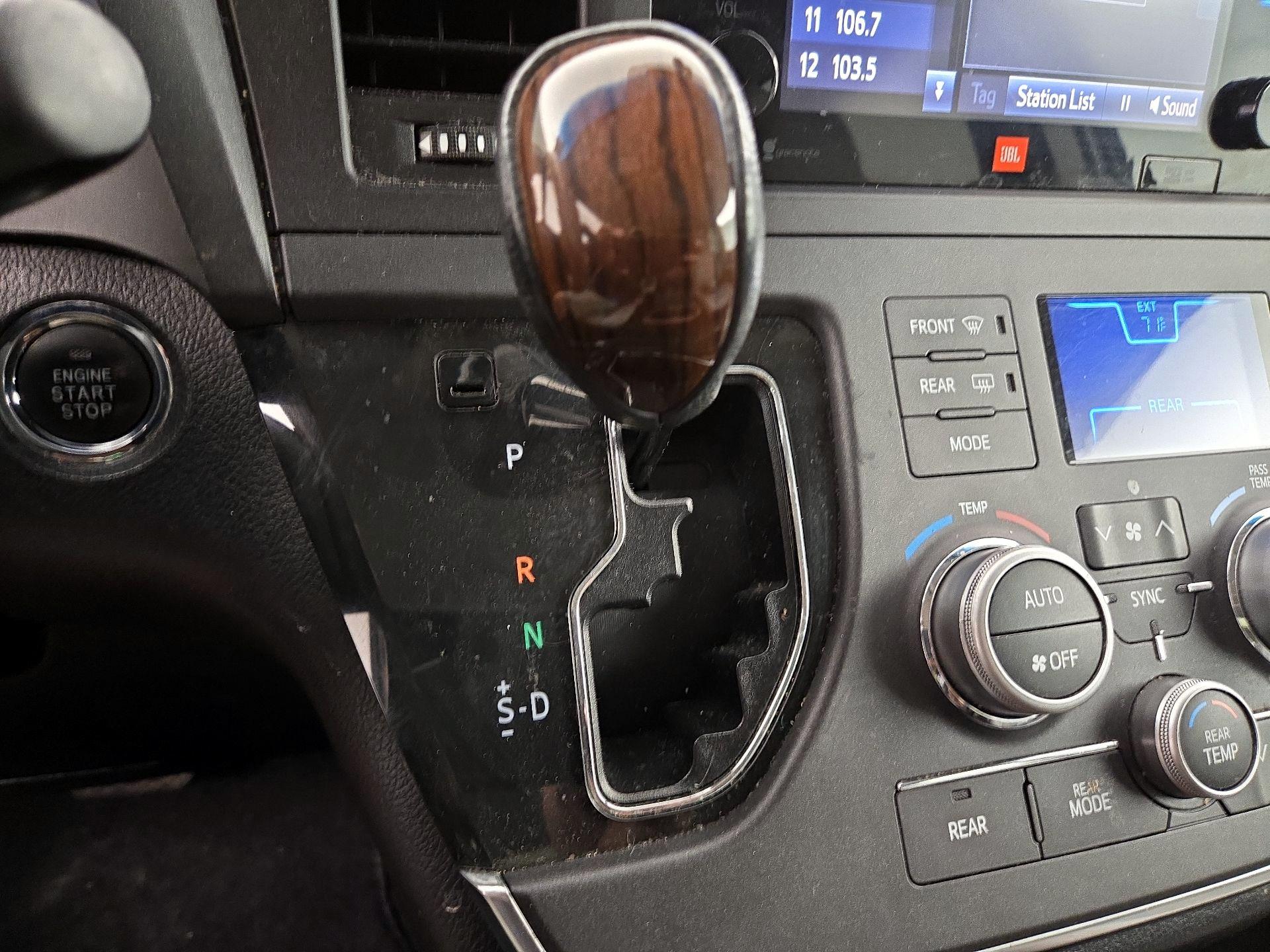 Thumbnail: 2015 Toyota Sienna - 18