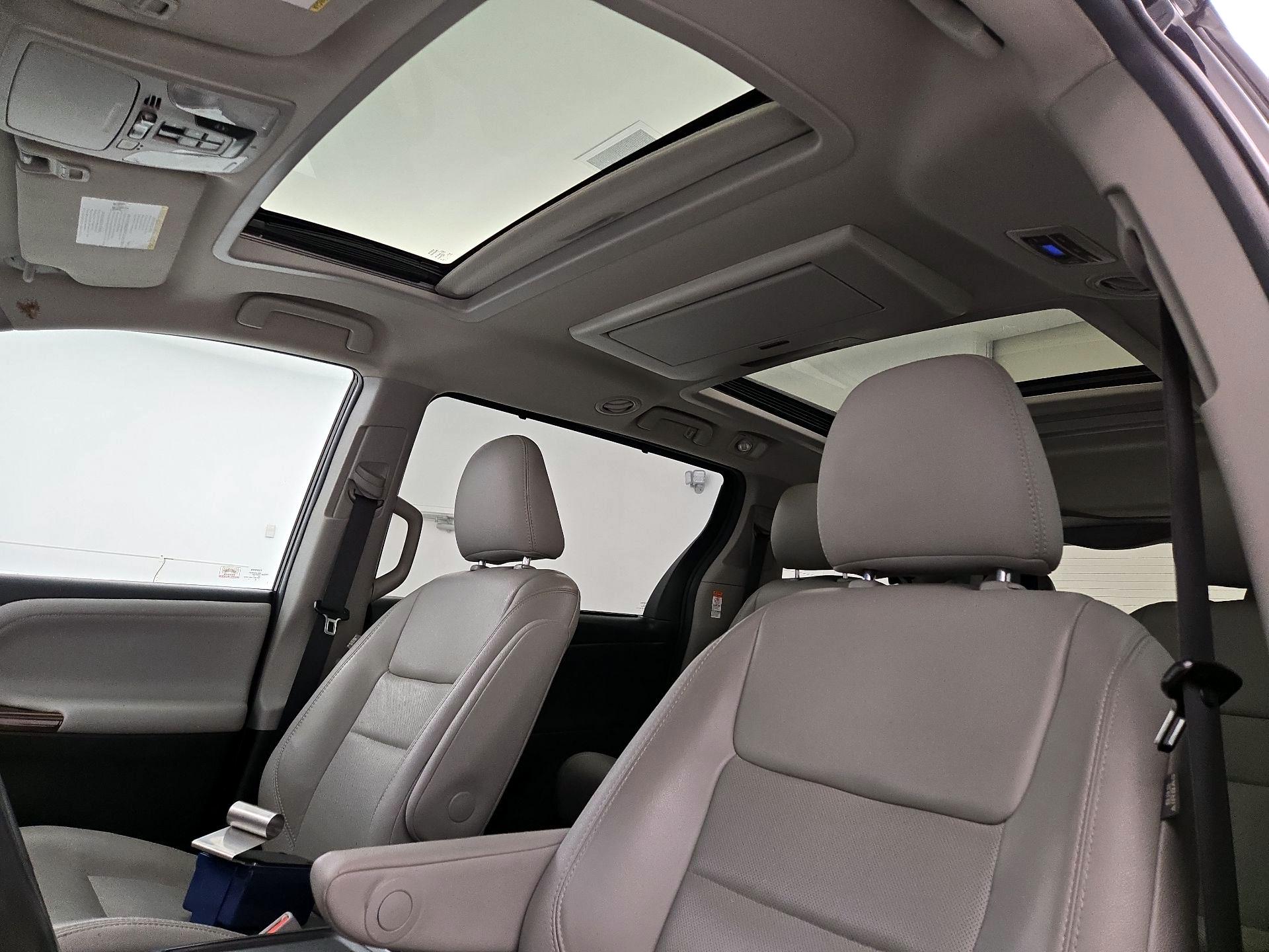 Thumbnail: 2015 Toyota Sienna - 20