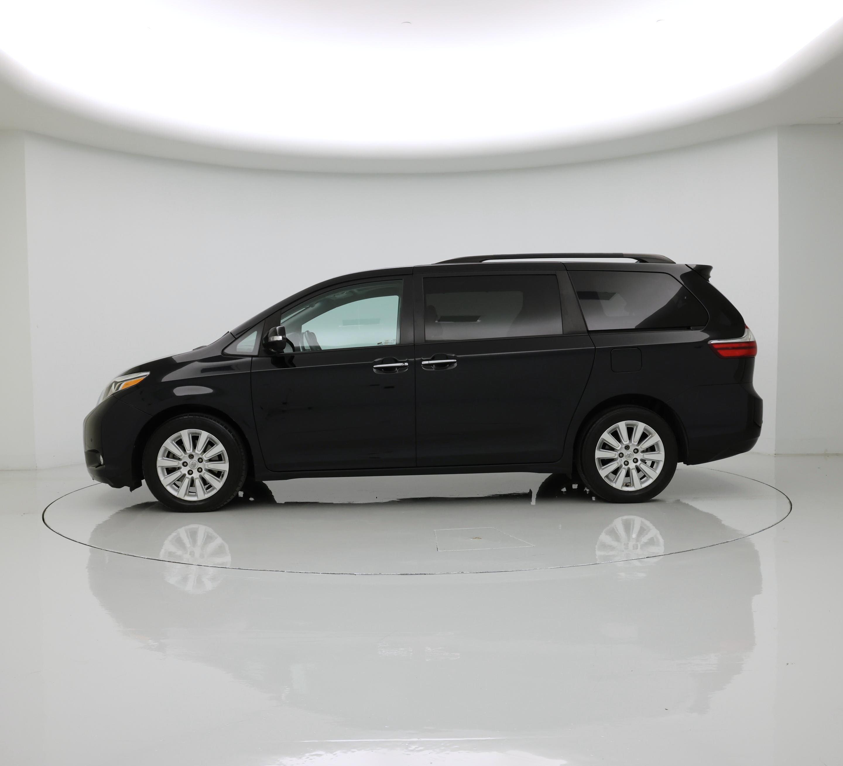 Thumbnail: 2015 Toyota Sienna - 3
