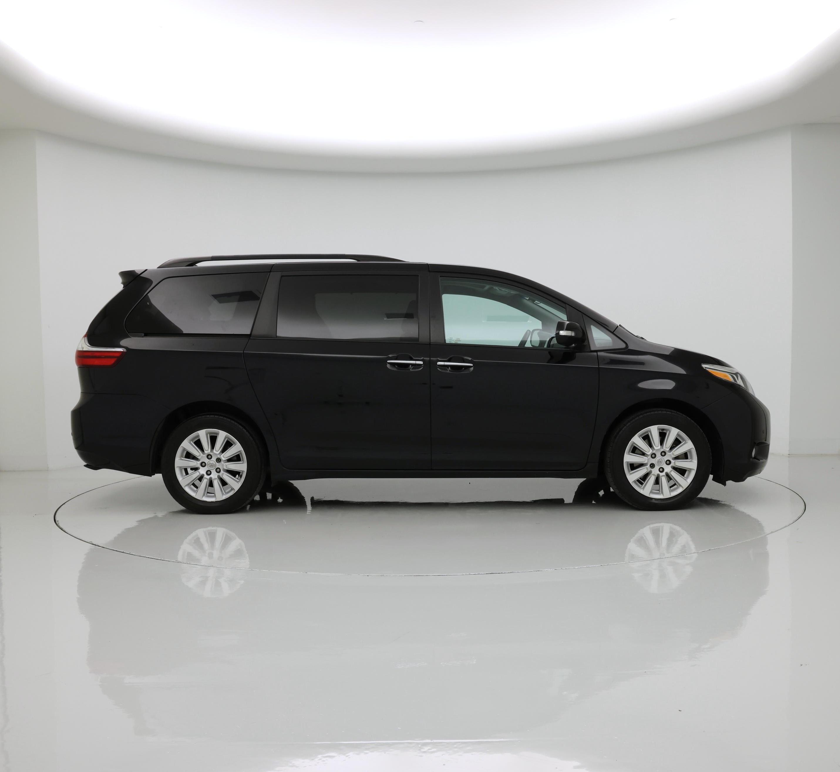 Thumbnail: 2015 Toyota Sienna - 7