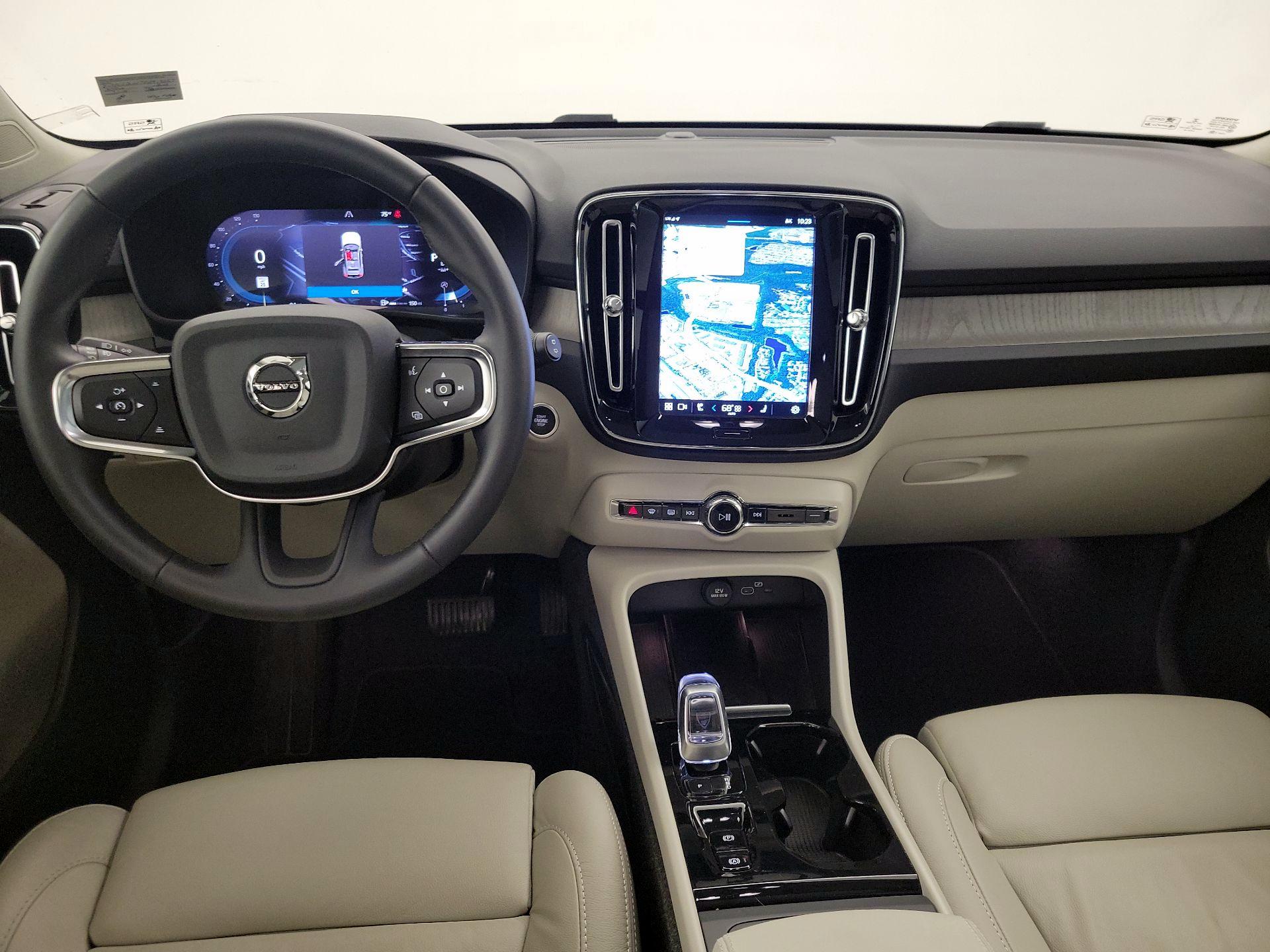 Thumbnail: 2023 Volvo XC40 - 9