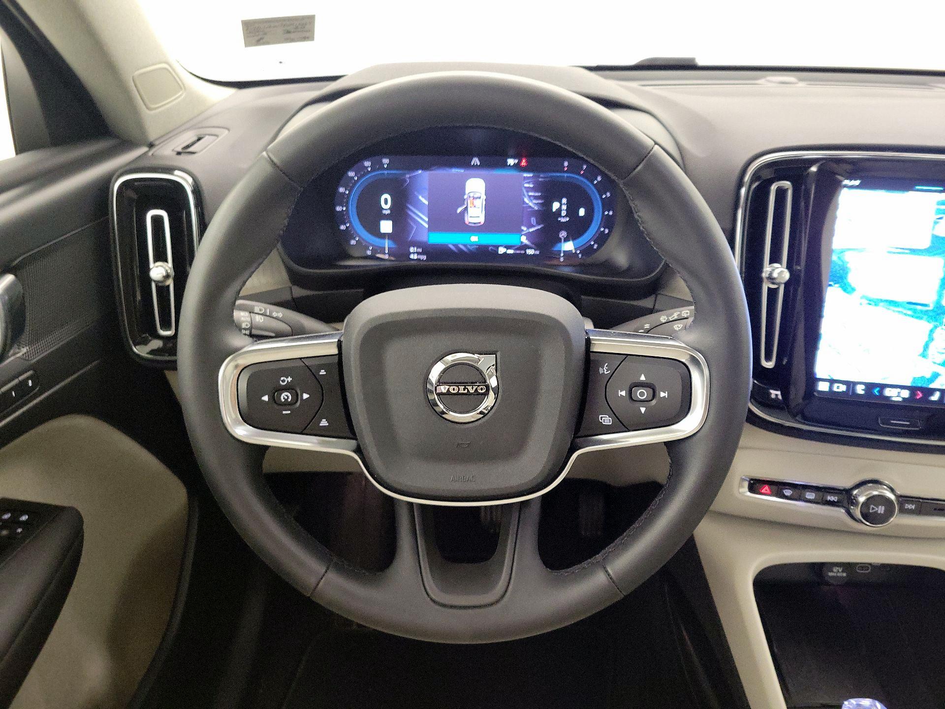 Thumbnail: 2023 Volvo XC40 - 10