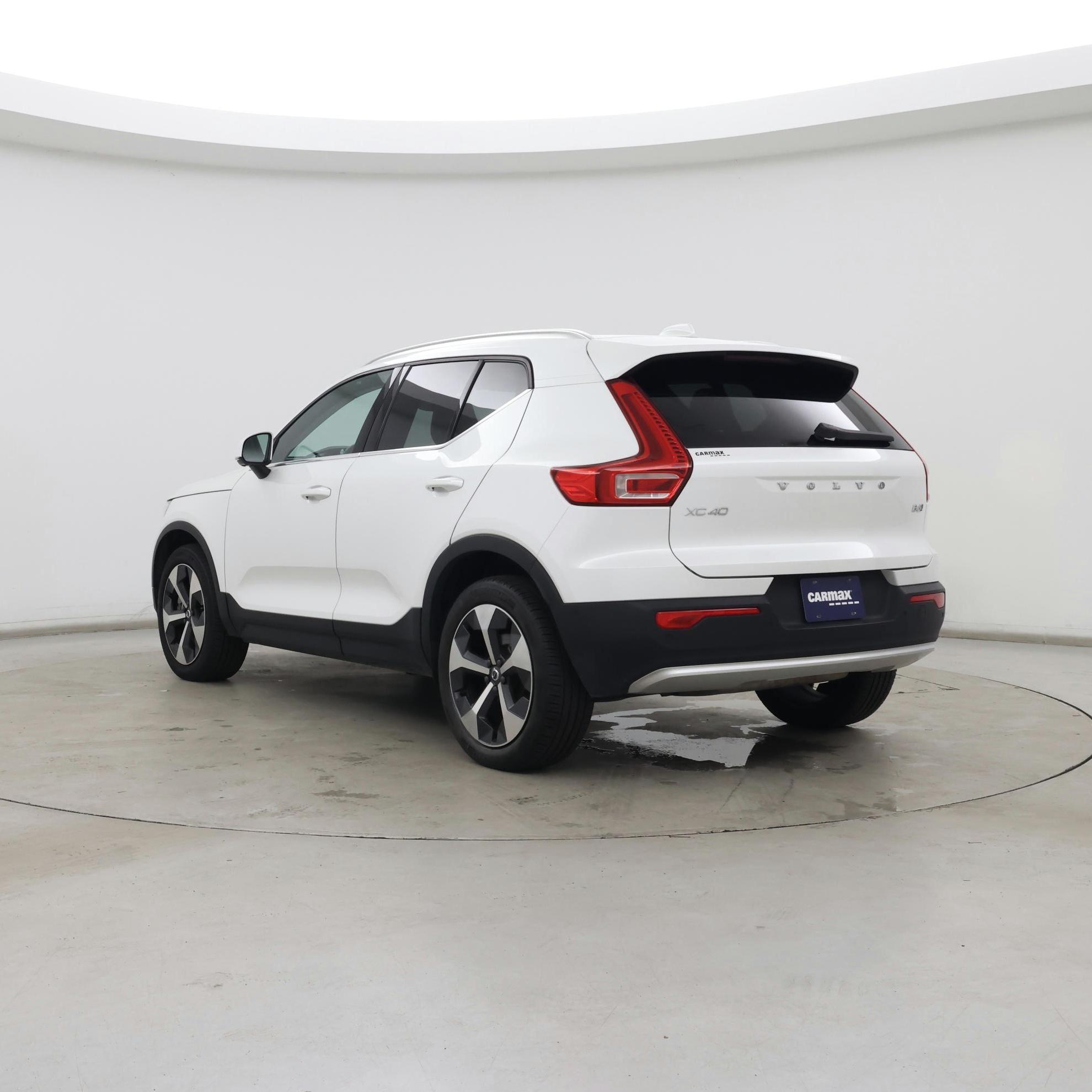 Thumbnail: 2023 Volvo XC40 - 2