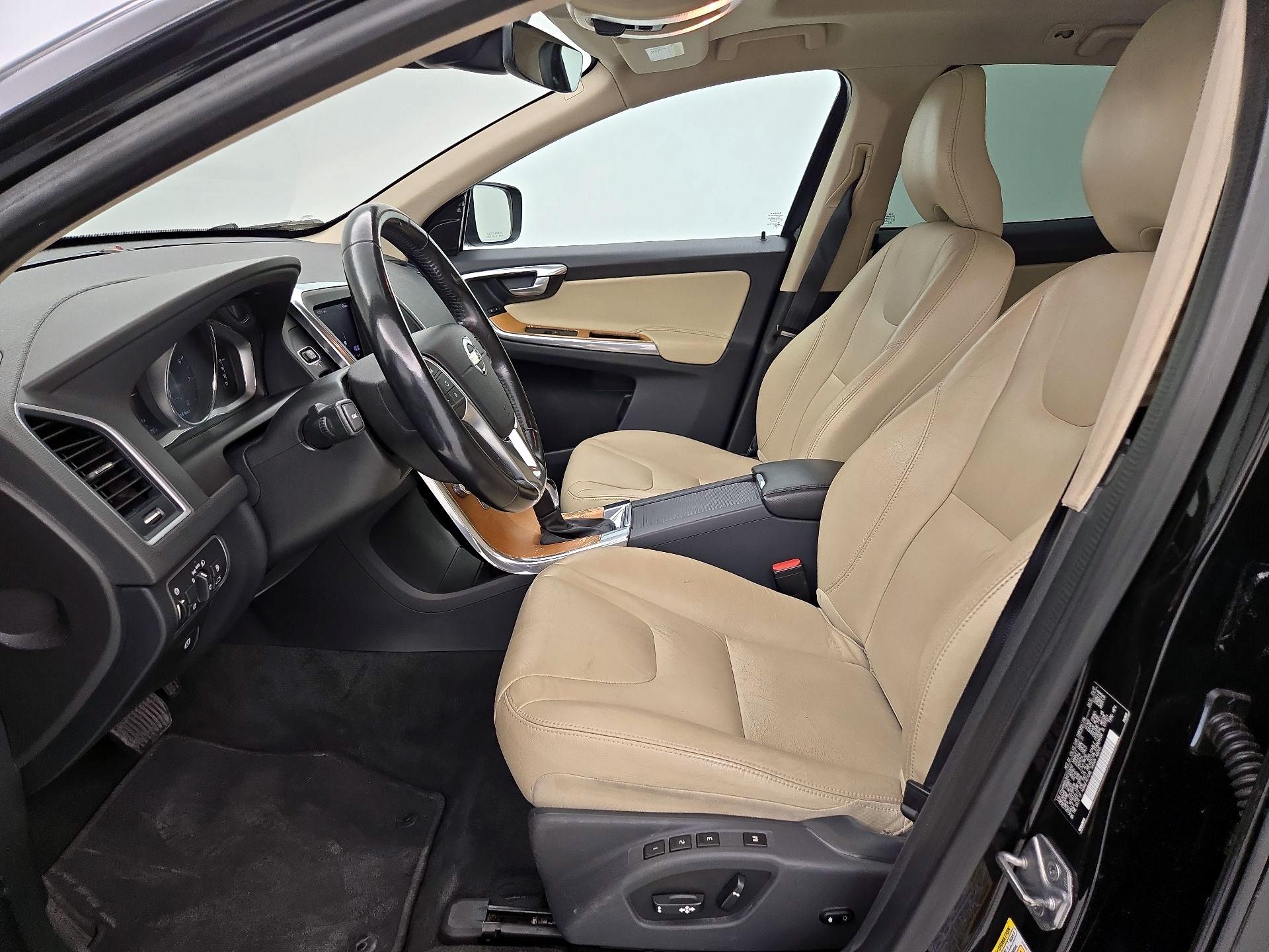 Thumbnail: 2017 Volvo XC60 - 11