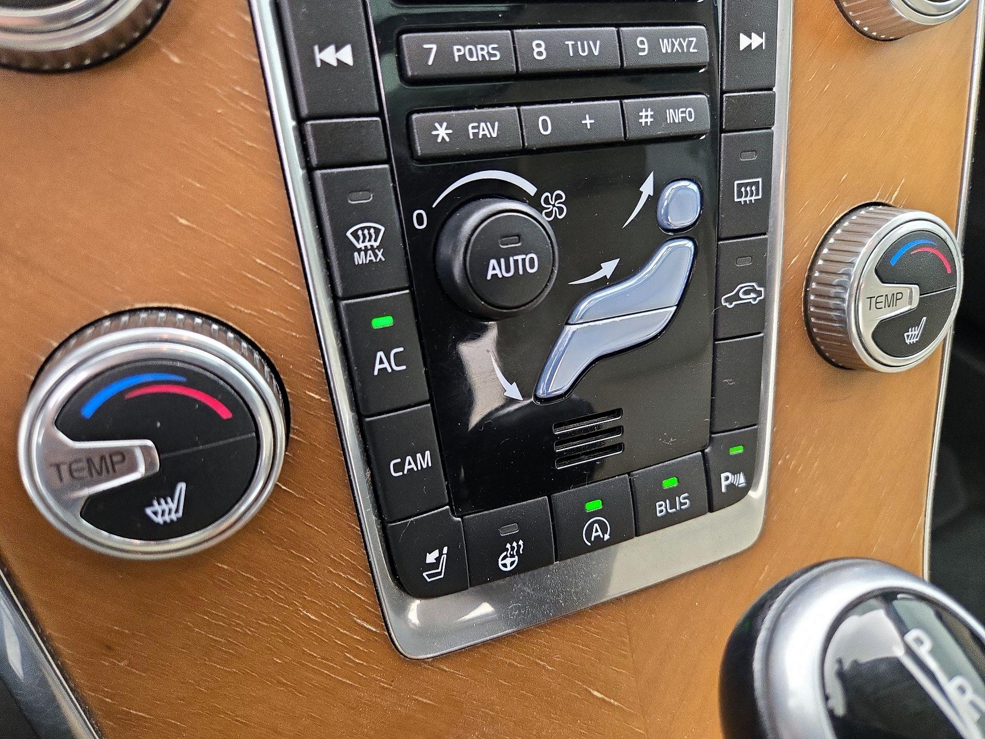 Thumbnail: 2017 Volvo XC60 - 17