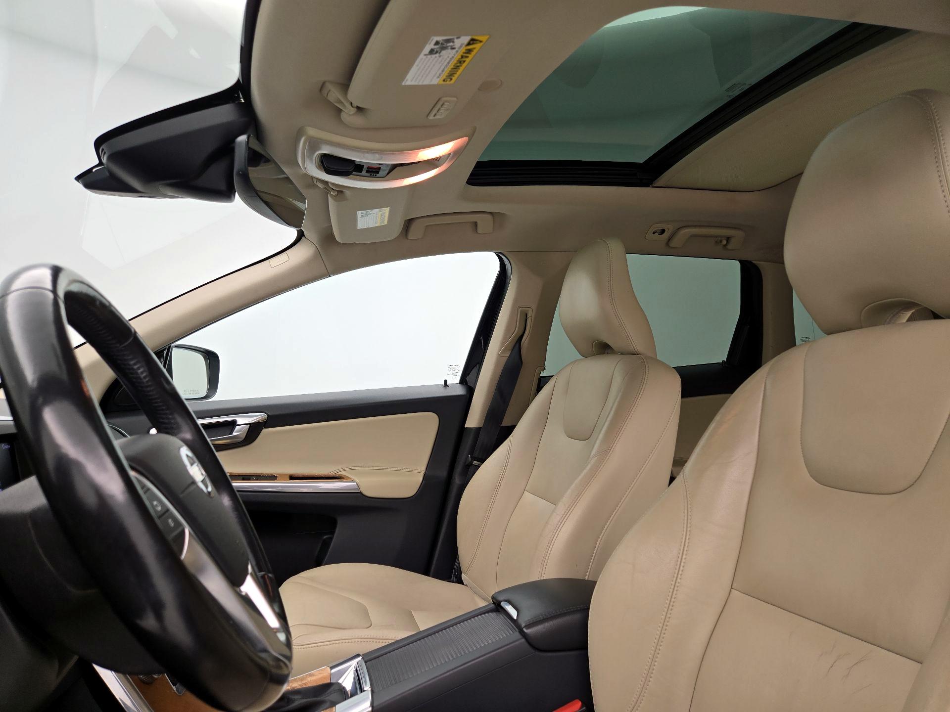 Thumbnail: 2017 Volvo XC60 - 20