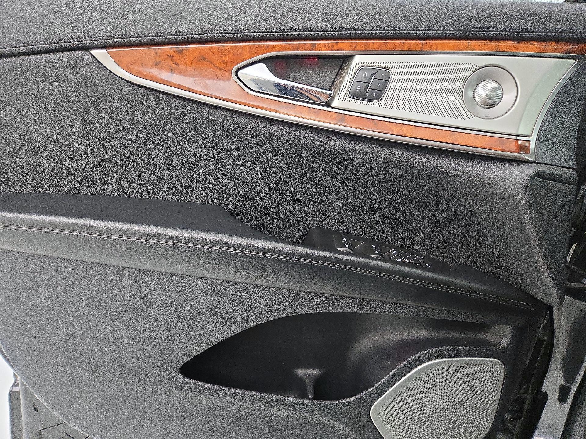 Thumbnail: 2019 Lincoln Nautilus - 12