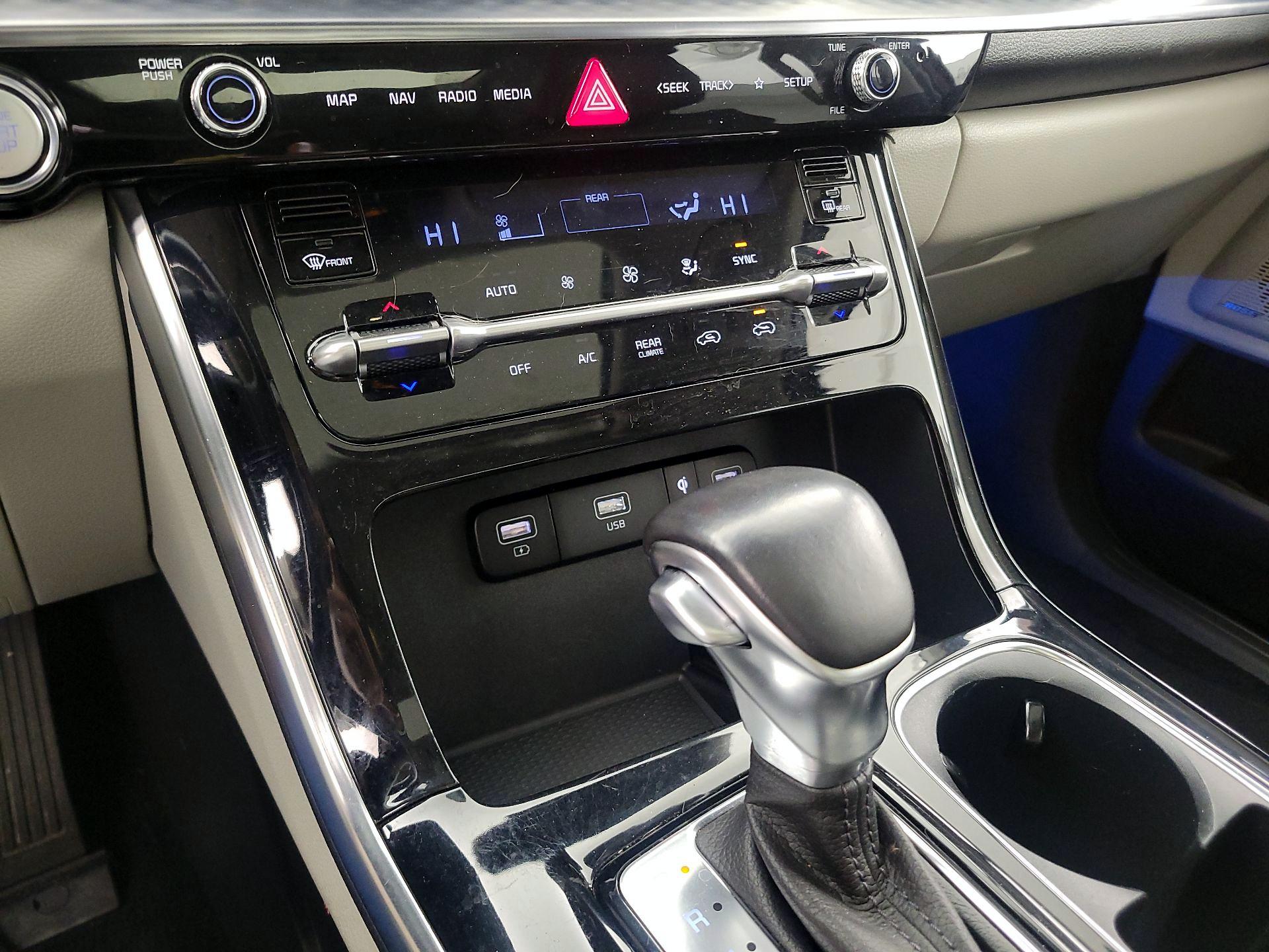 Thumbnail: 2022 Kia Carnival - 17