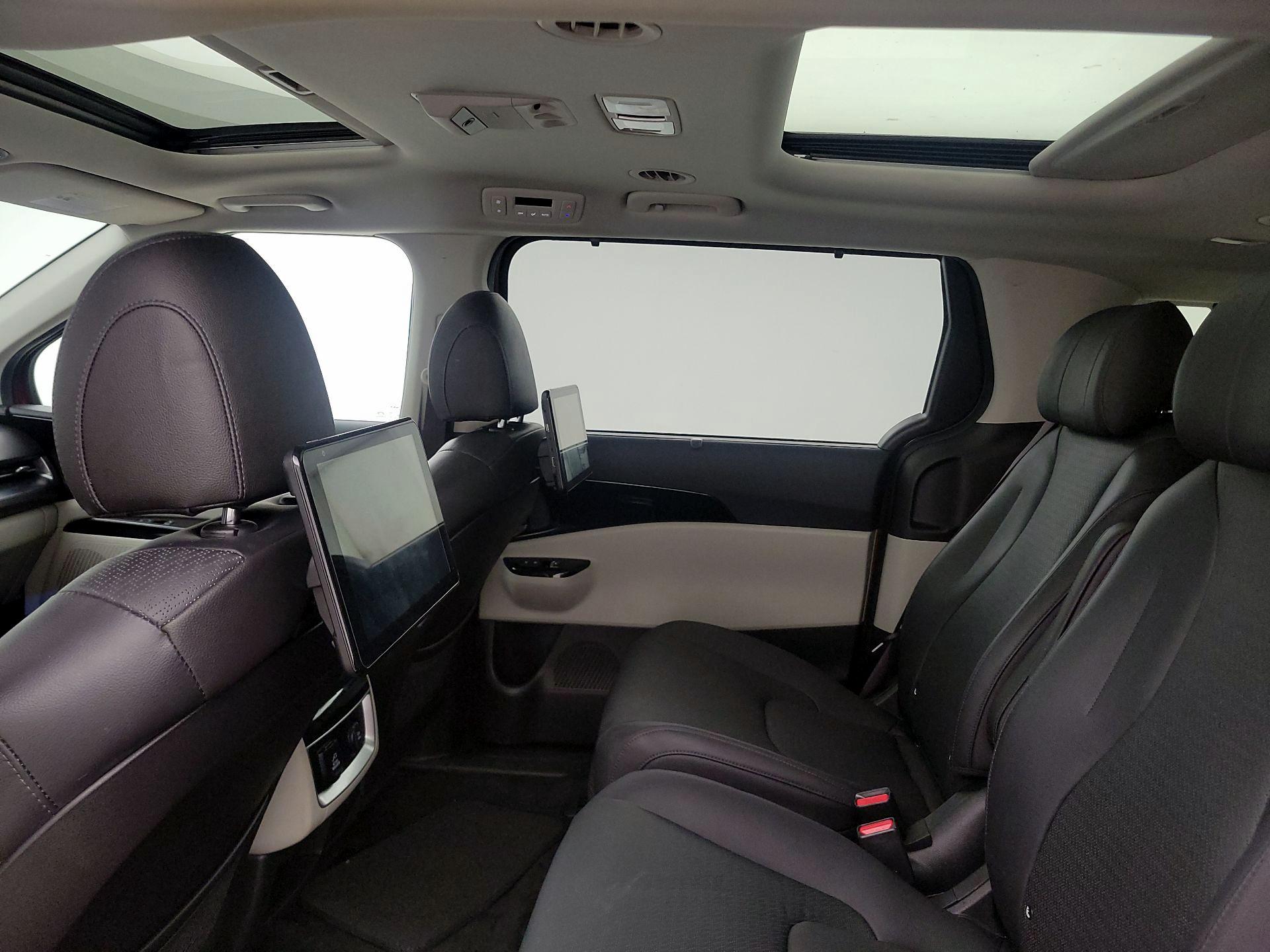 Thumbnail: 2022 Kia Carnival - 20