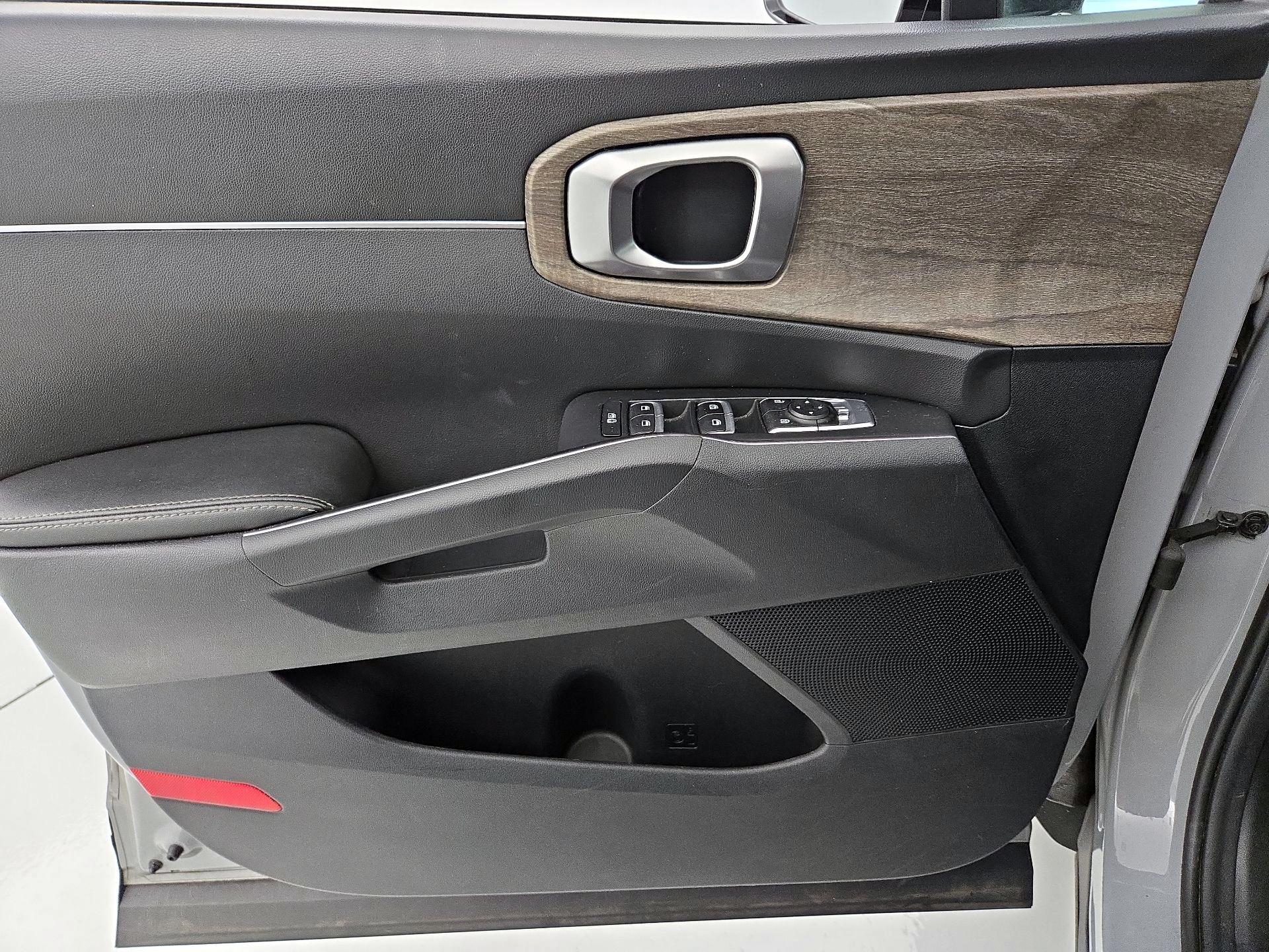 Thumbnail: 2022 Kia Sorento - 12