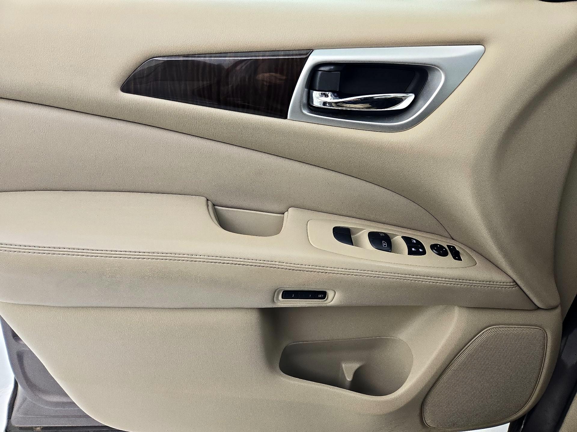 Thumbnail: 2014 Nissan Pathfinder - 12