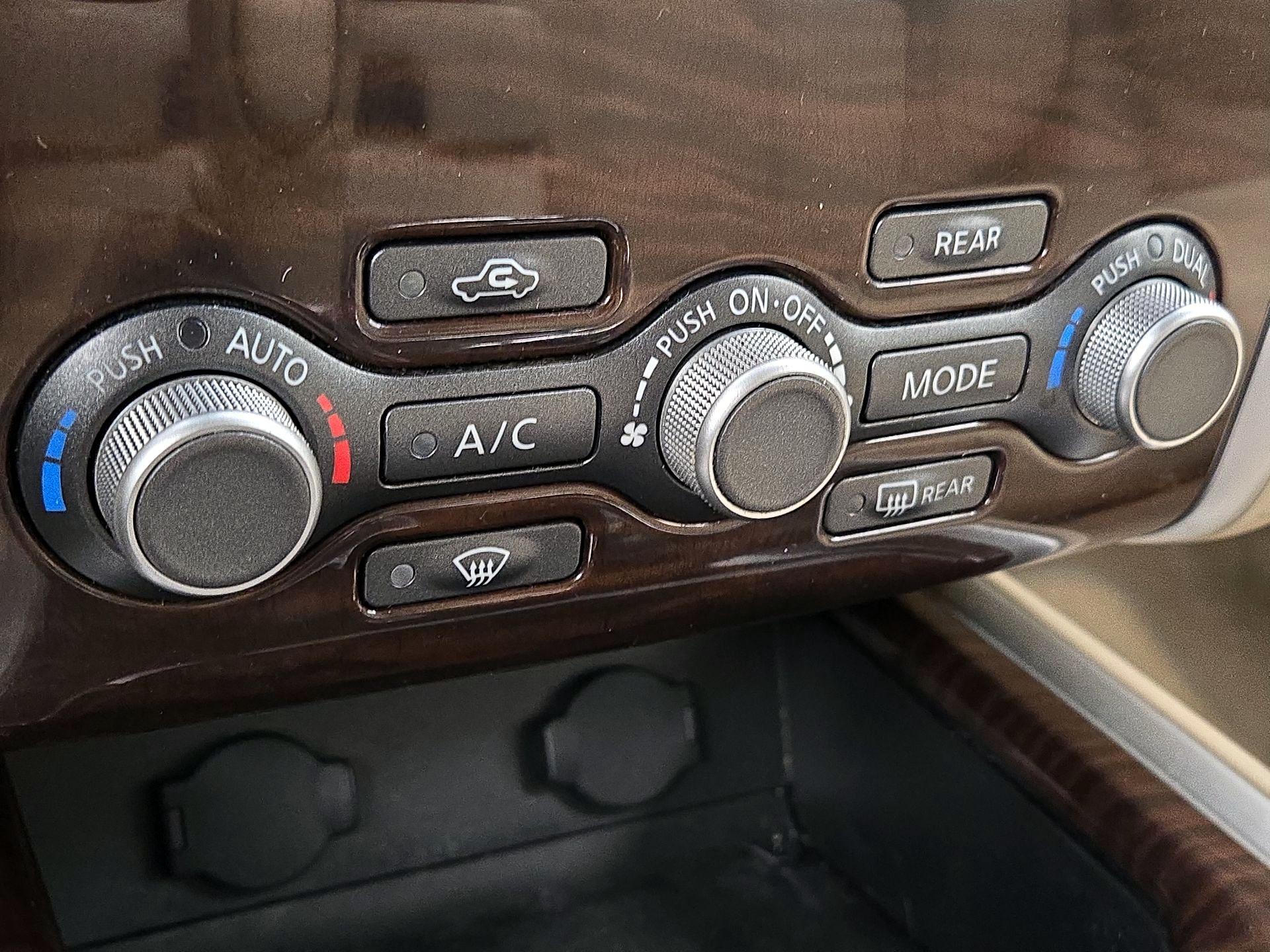 Thumbnail: 2014 Nissan Pathfinder - 17