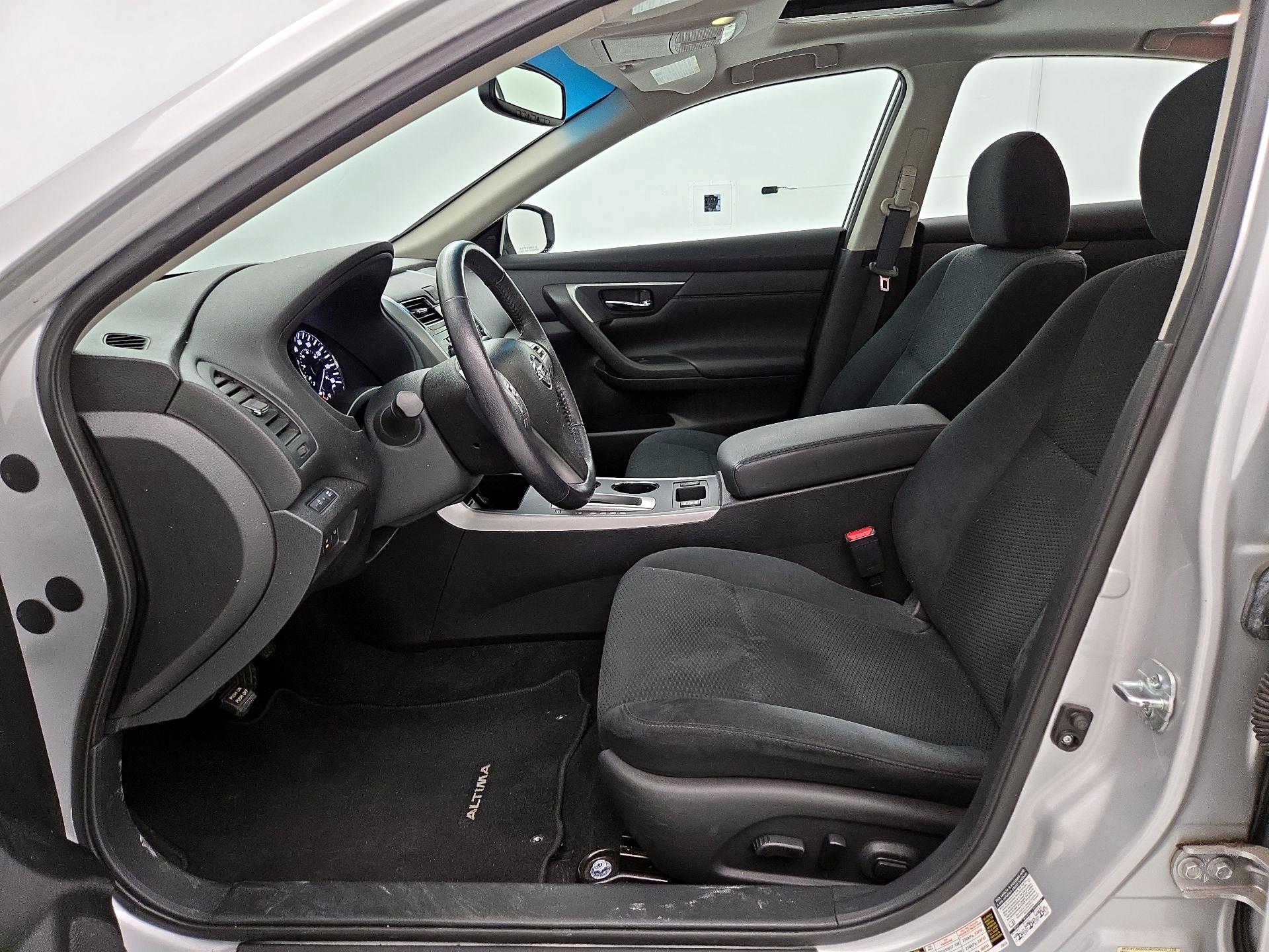 Thumbnail: 2015 Nissan Altima - 11