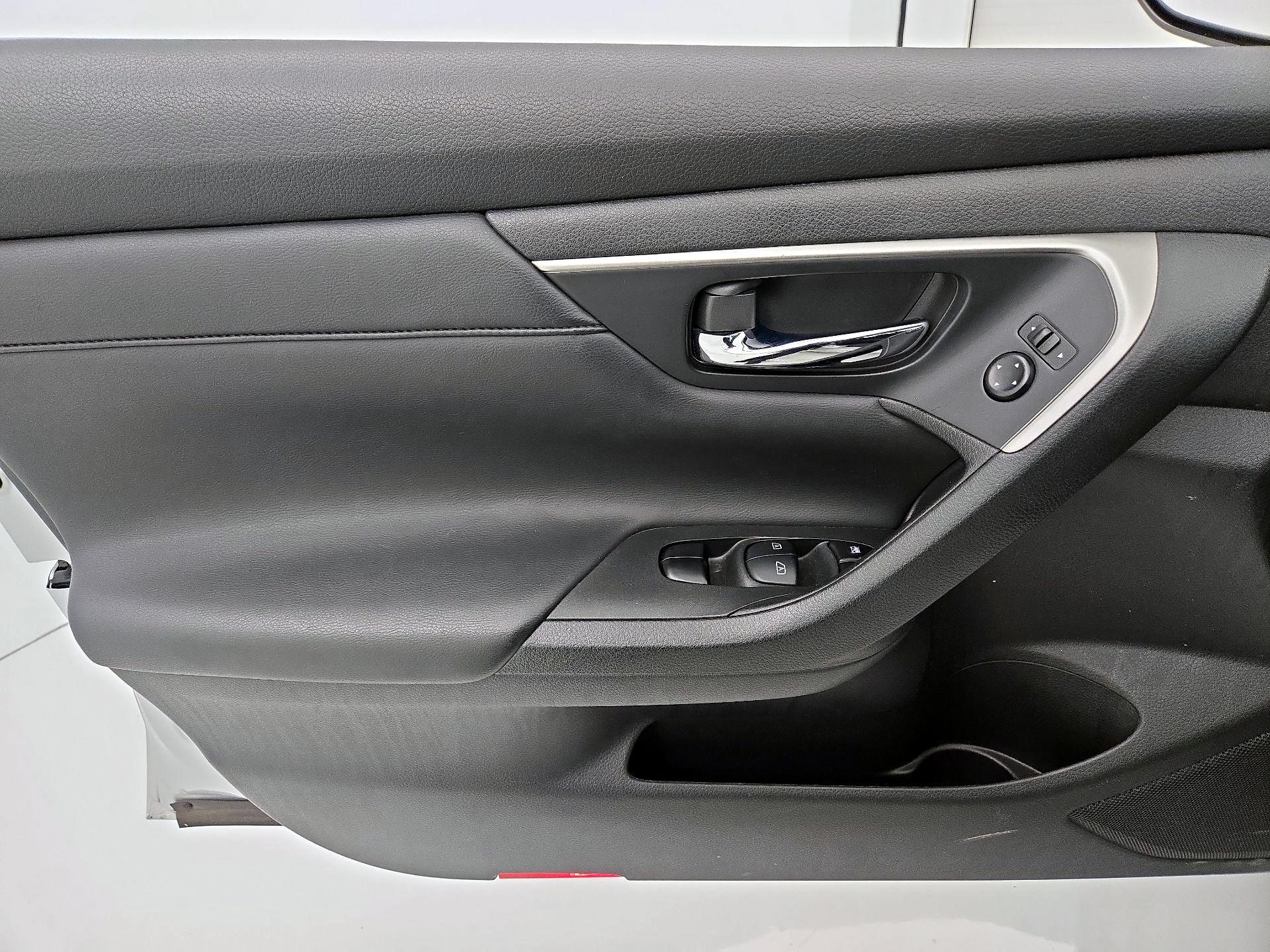 Thumbnail: 2015 Nissan Altima - 12