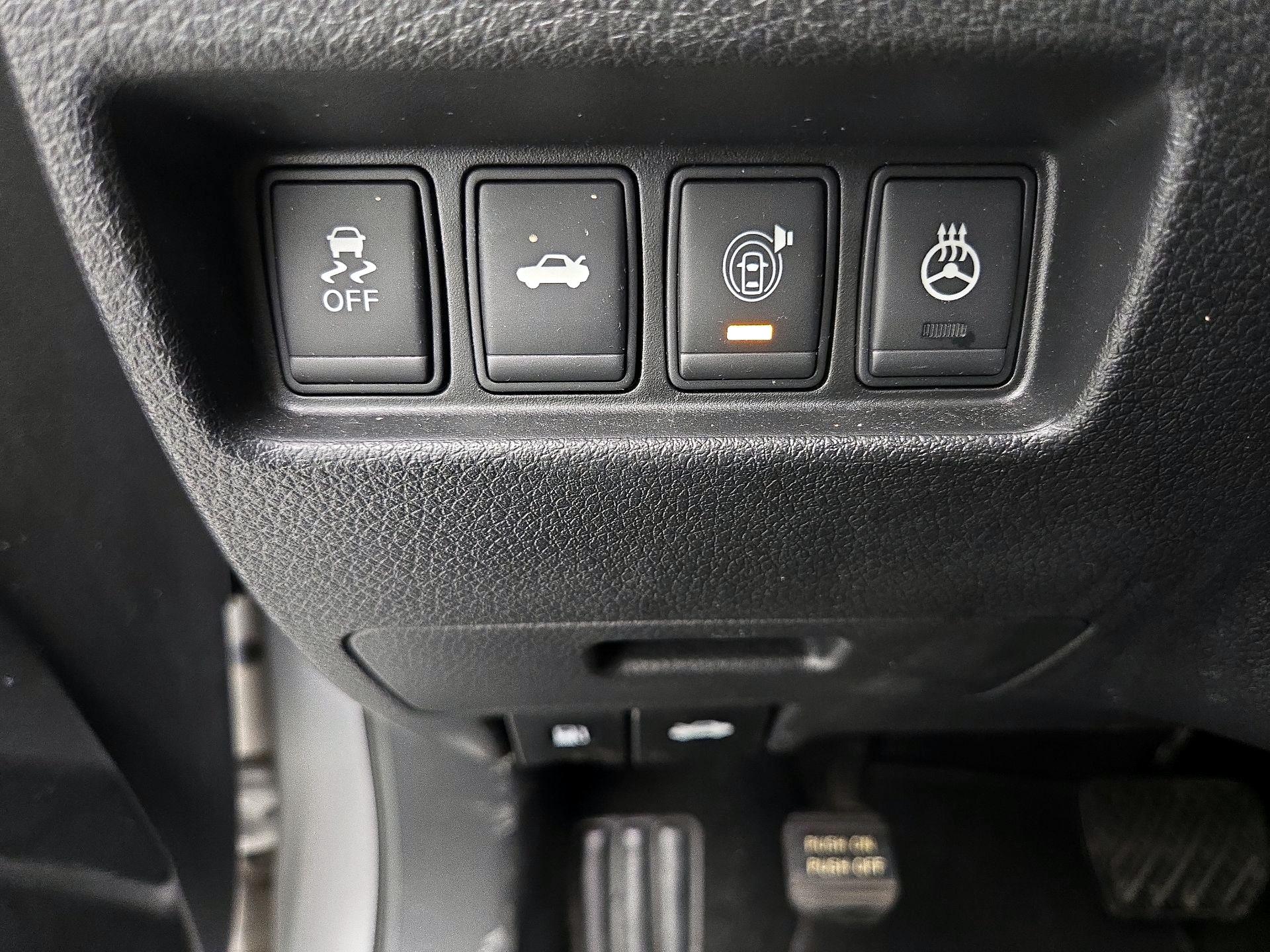 Thumbnail: 2015 Nissan Altima - 13