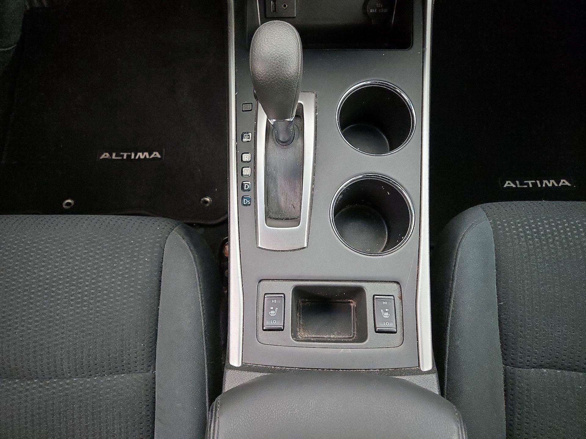 Thumbnail: 2015 Nissan Altima - 18
