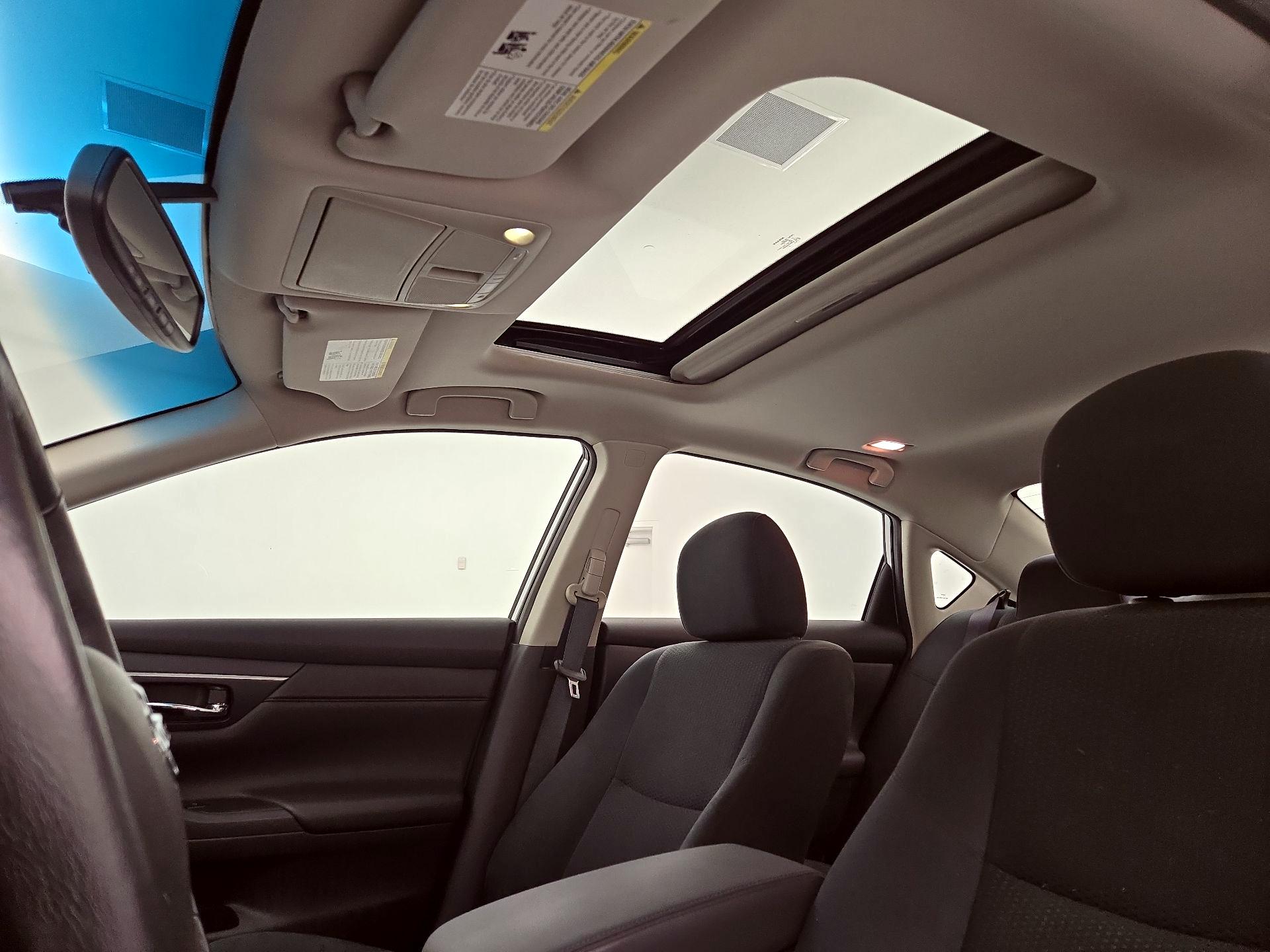Thumbnail: 2015 Nissan Altima - 20