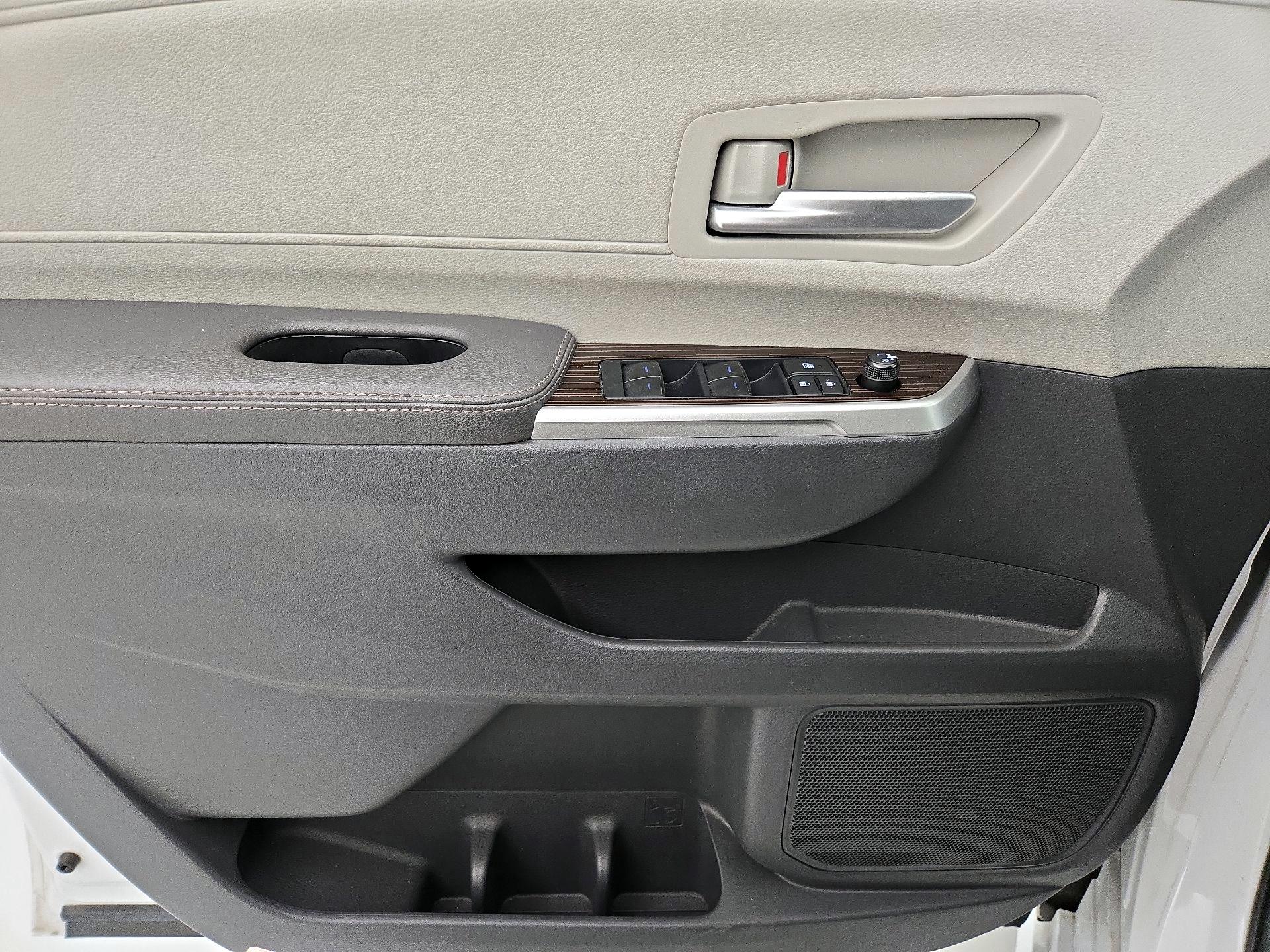 Thumbnail: 2022 Toyota Sienna - 12