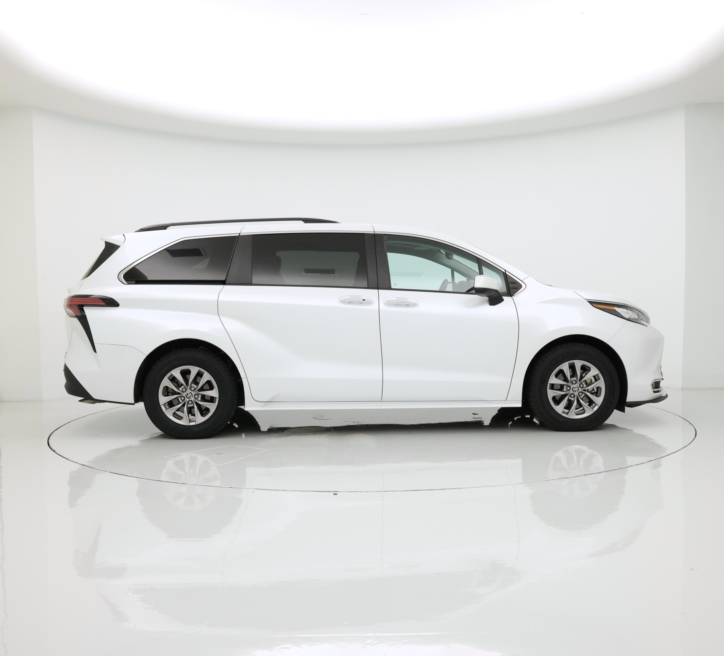 Thumbnail: 2022 Toyota Sienna - 7